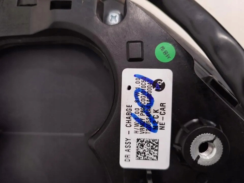 Kraftstoffklappe Hyundai Ioniq 5 OEM 695C0GI010 Gebraucht image 4