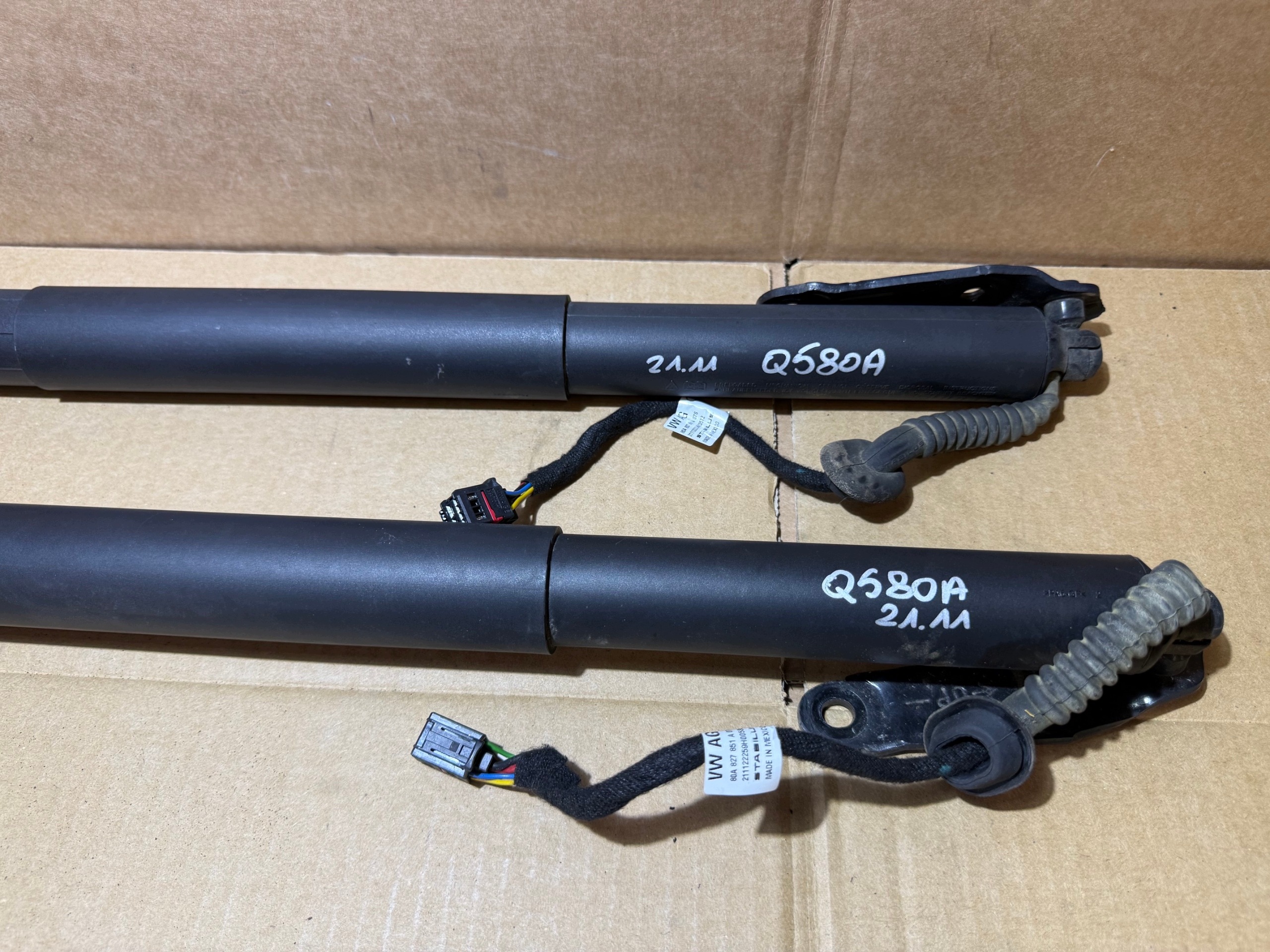 Actuador izquierdo maletero OEM 80A827851A para Audi Q5 image 4