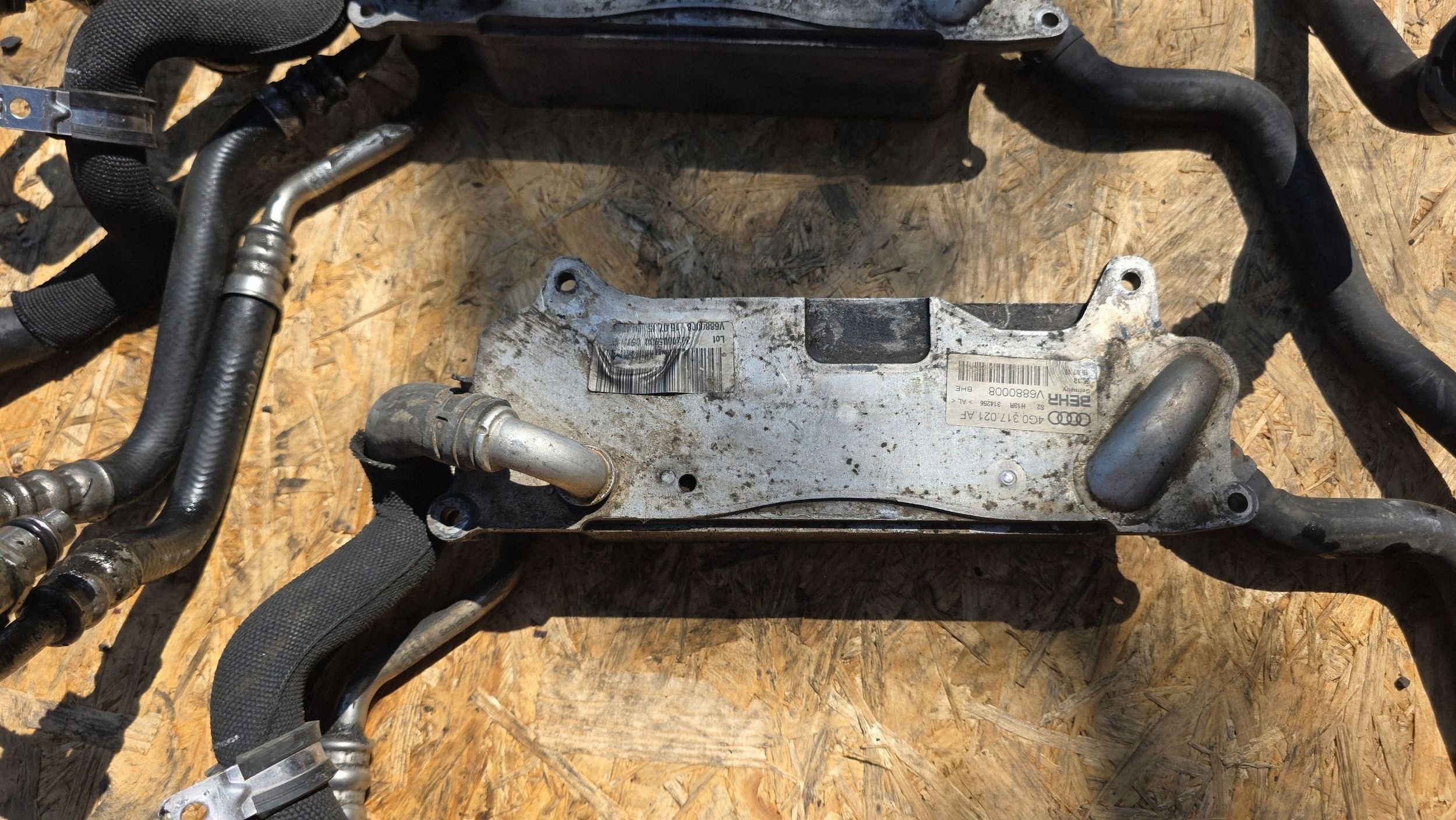 Arrefecedor de óleo usado OEM 4G0317021AF para Audi A6 Allroad image 5