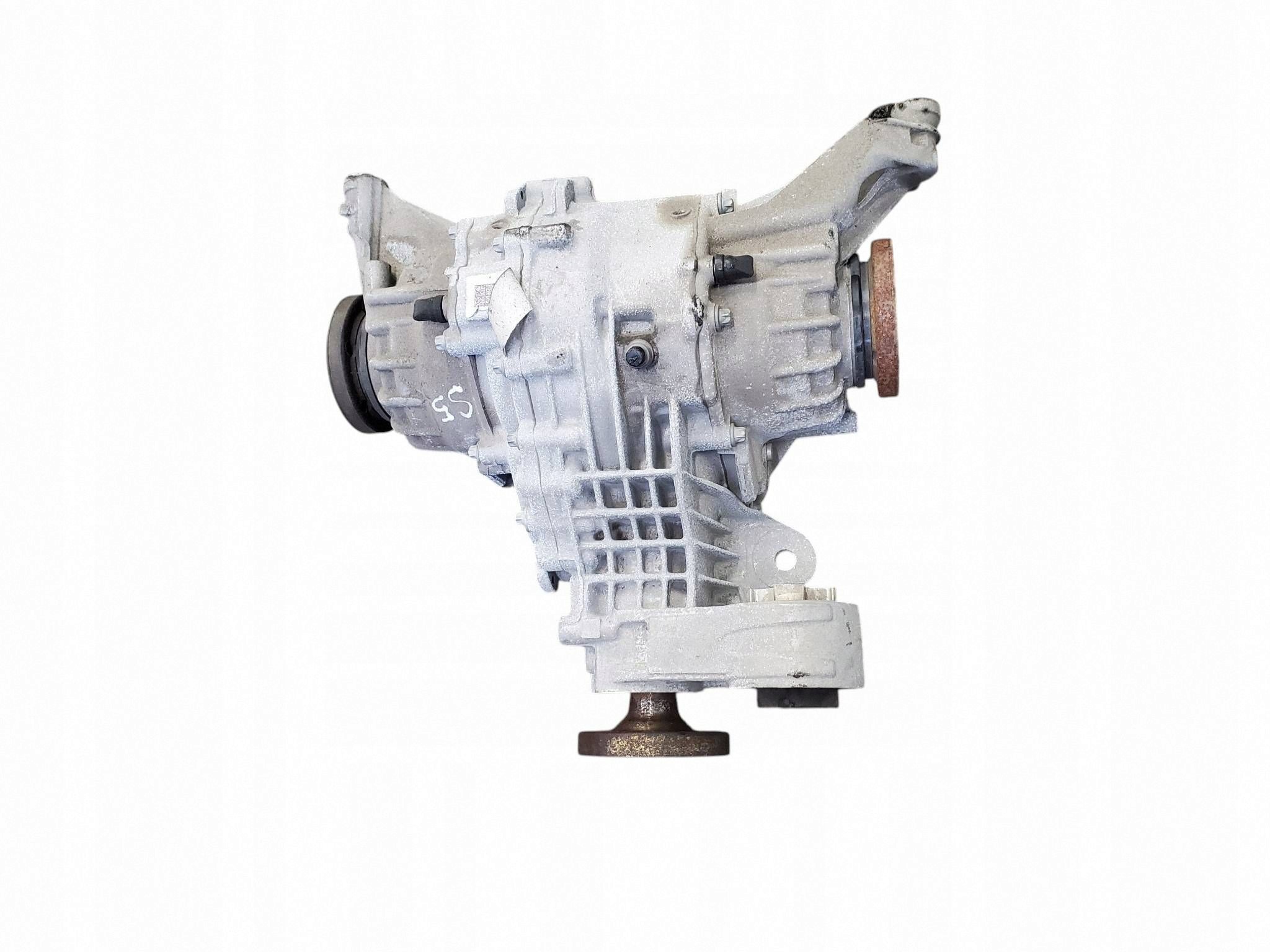 Audi RS6 C8 takaveto OEM 0D3500043