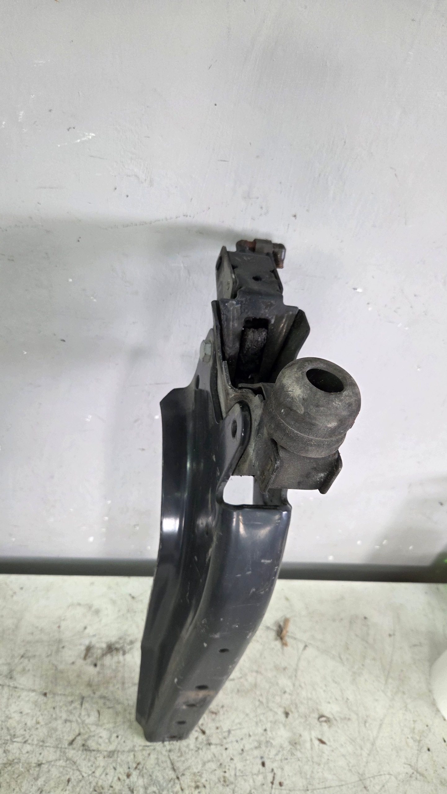 OEM 1490910 Cab Mount Bracket for Scania R image 4
