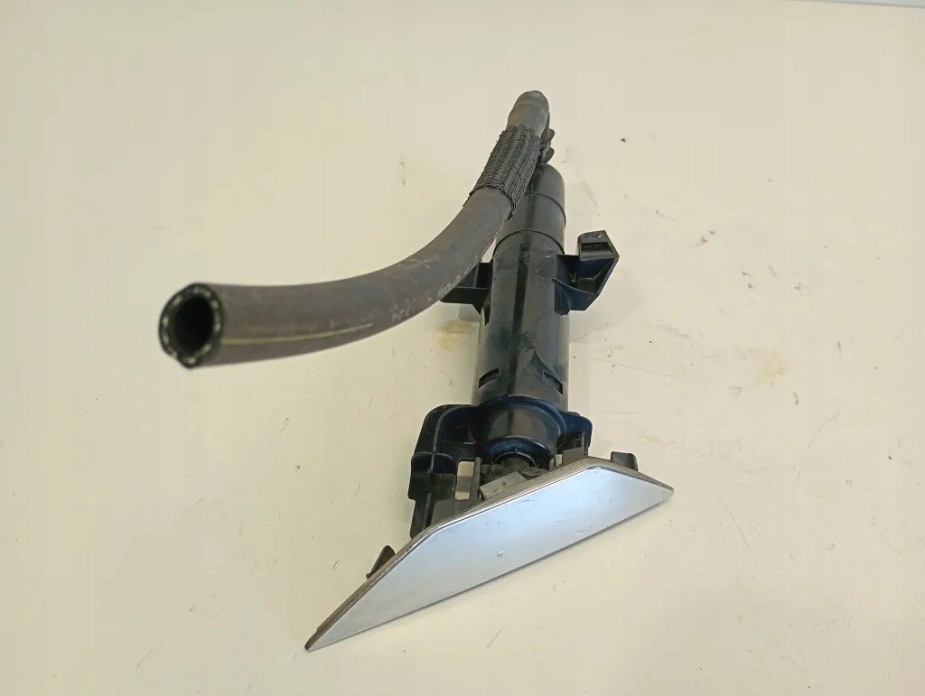 Buse de lave-phare droit OEM 3T0955978A image 4