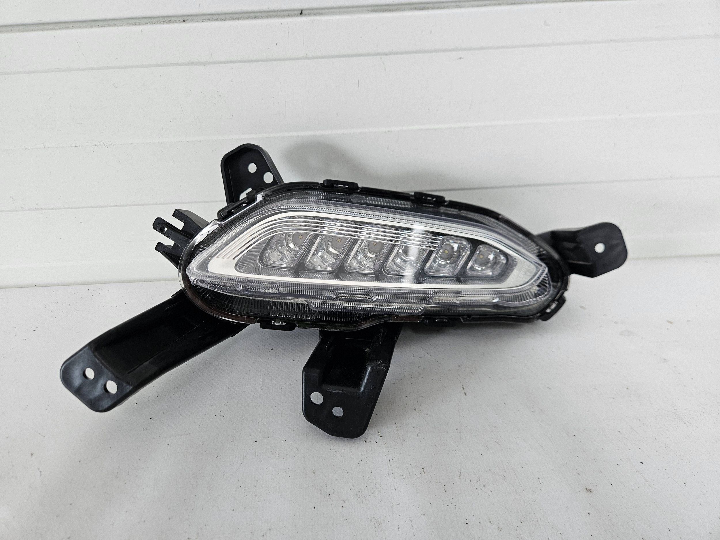 Hyundai i30 2017 Etu oikea sumuvalo OEM 92208G41 image 2