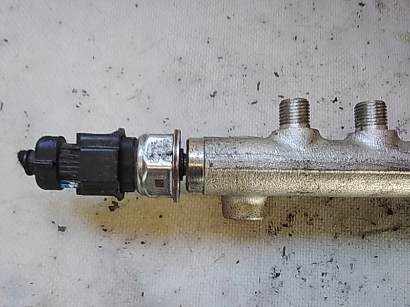 Vauxhall Mokka inspuitrail OEM 55570022 1.6 CDTi