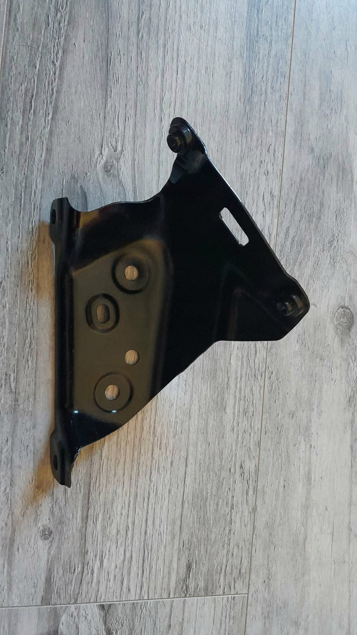 Soporte OEM 658821228A Guardabarros Derecho Skoda Kamiq