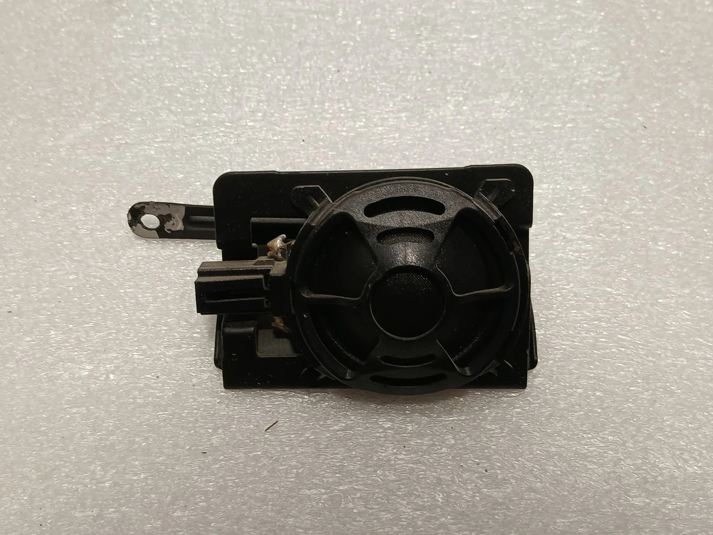 Audi A4 B9 Rechter luidspreker OEM 8W5035400D image 2