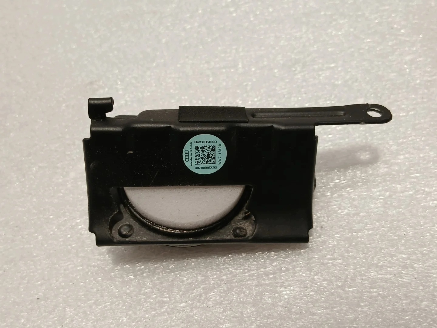 Audi A4 B9 Oikea kaiutin OEM 8W5035400D