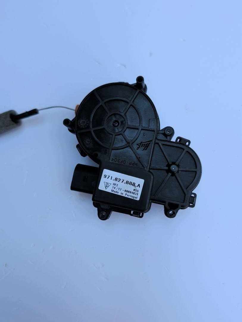 Porsche OEM 971827888A Kofferbaksluitmechanisme