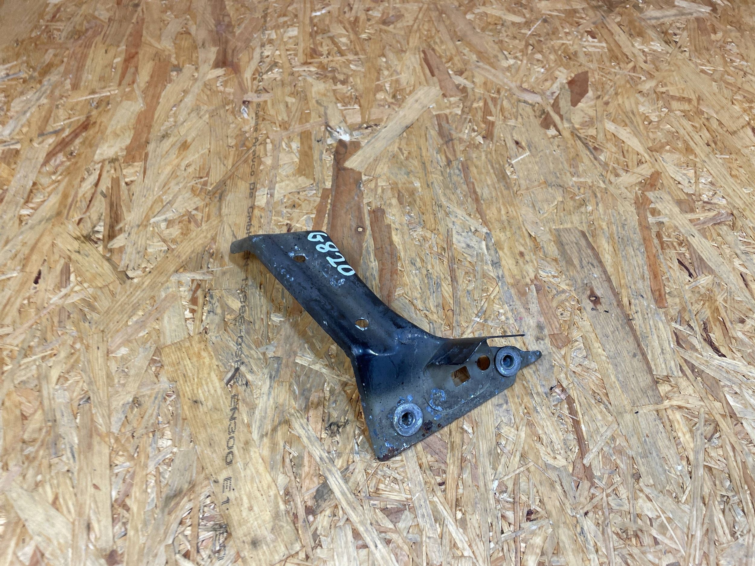 Soporte de guardabarros Volkswagen OE 3G0821141 - Usado