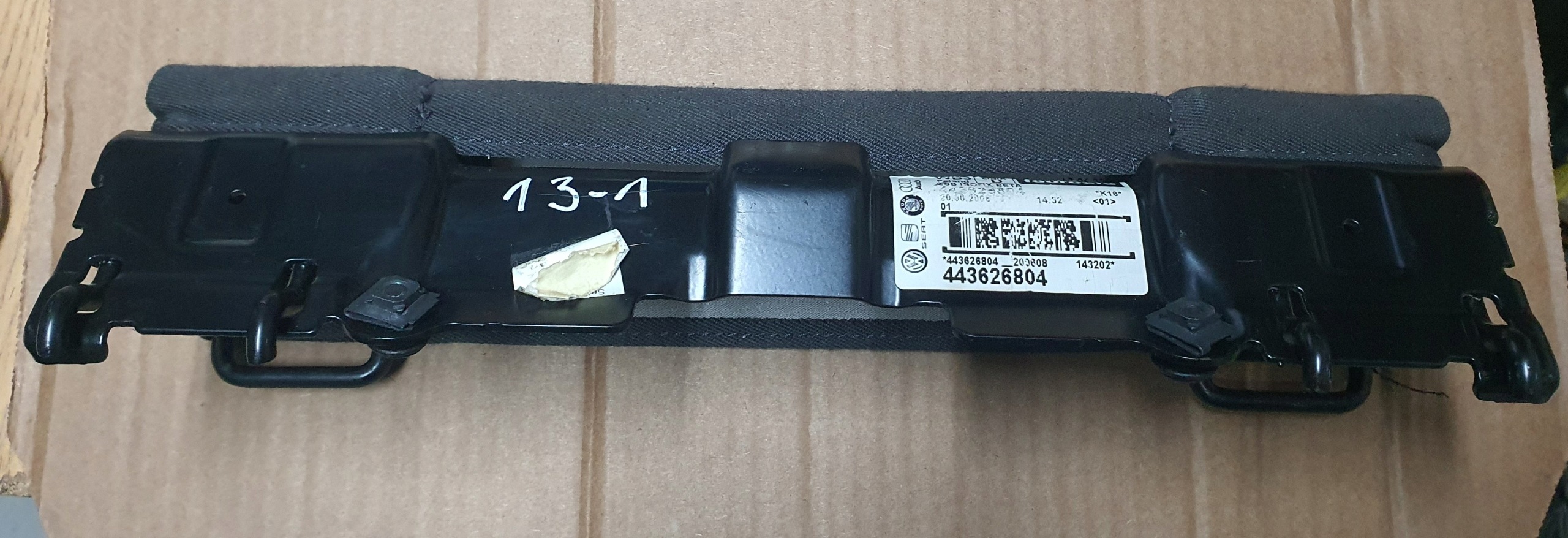 Fixation ISOFIX Avant OEM 8T0881545 pour Audi image 3