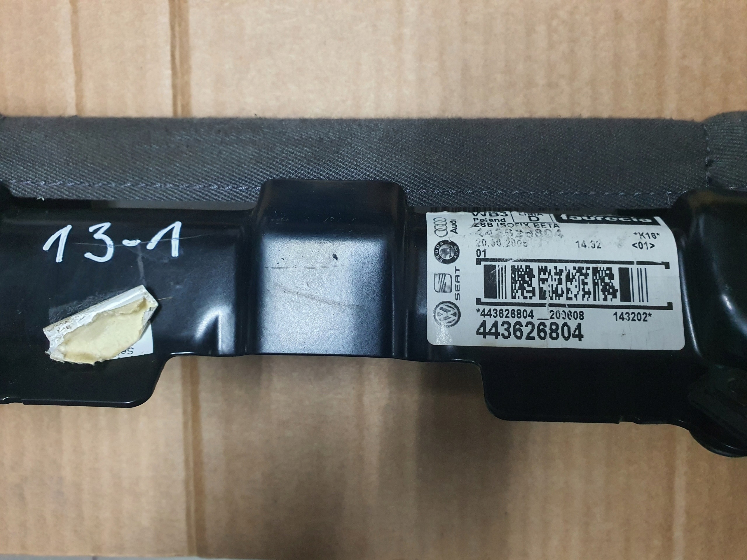 Fixation ISOFIX Avant OEM 8T0881545 pour Audi image 4