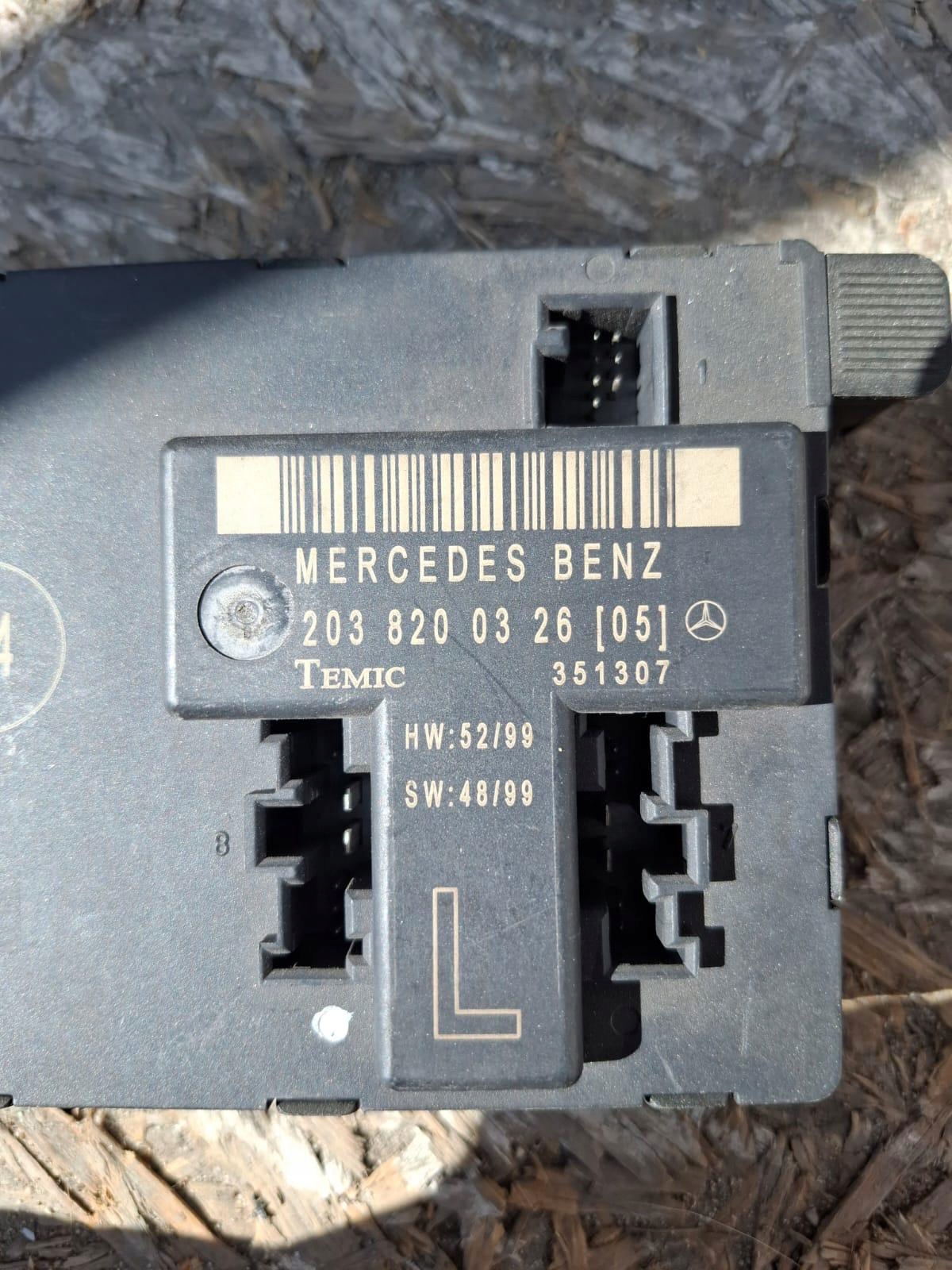 Módulo de porta esquerda dianteira Mercedes-Benz OEM 2038201585 image 3