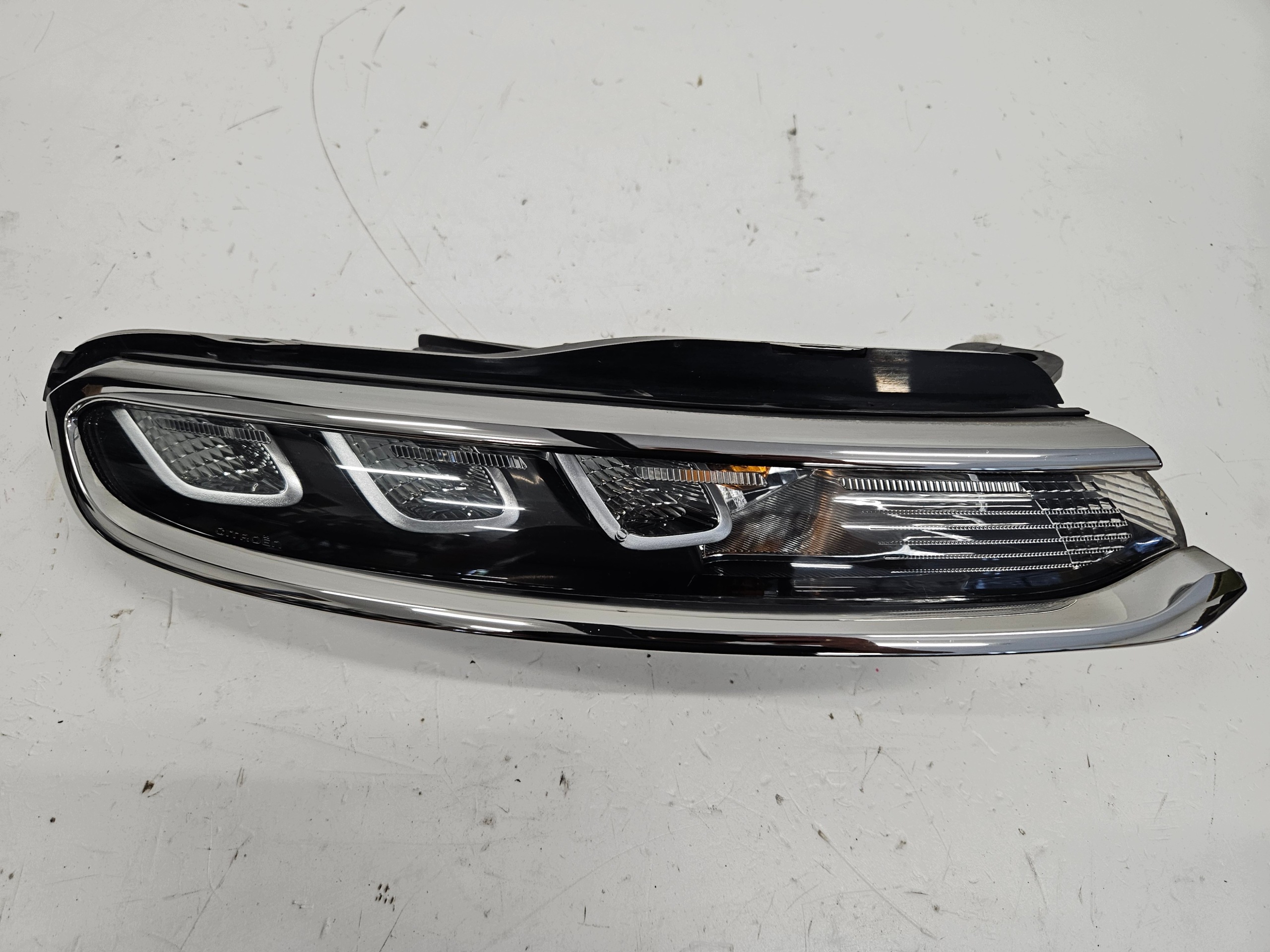 OEM 9823312980 Farol Direito LED DRL para Citroen C3 III image 2
