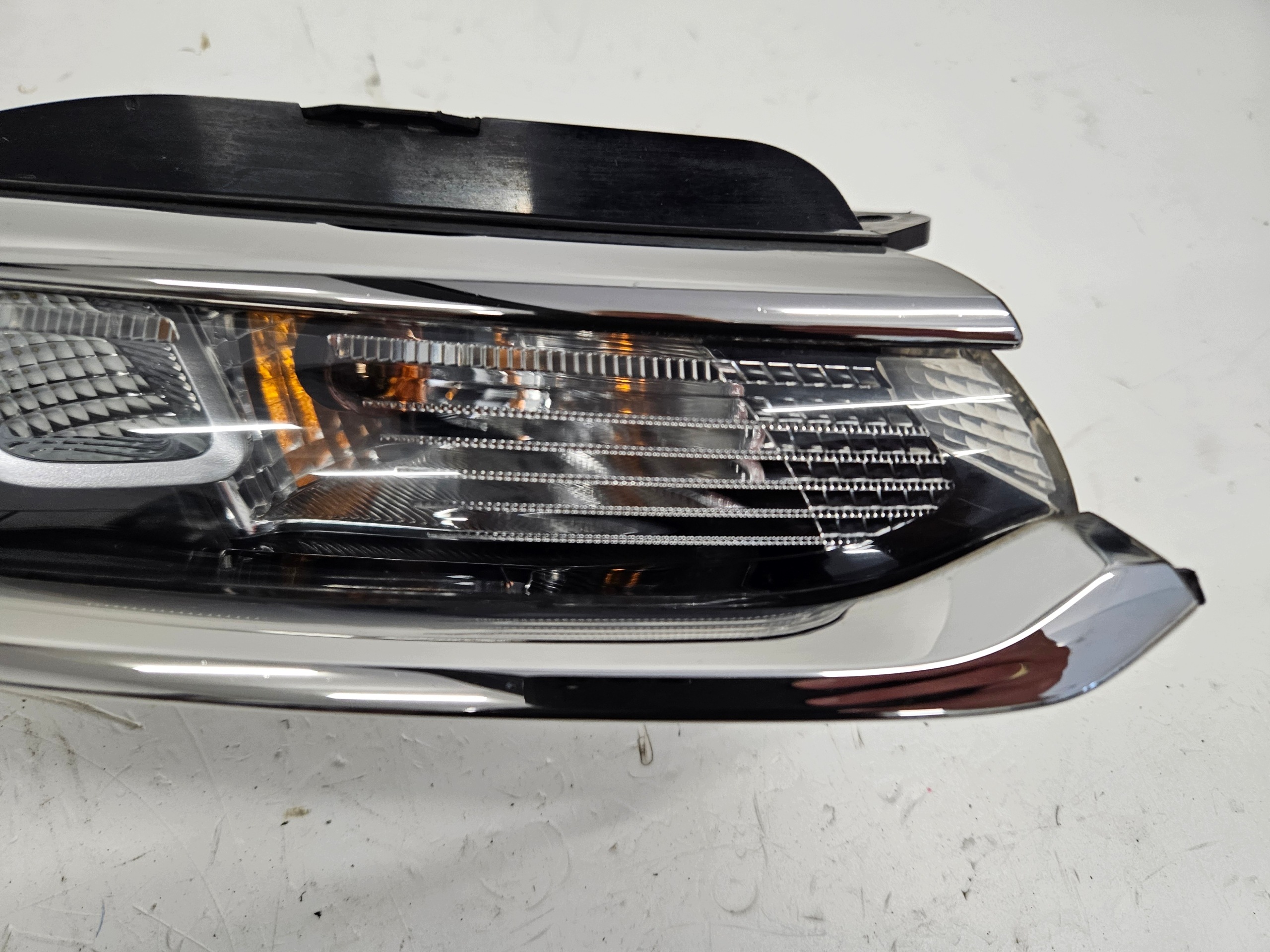 OEM 9823312980 Farol Direito LED DRL para Citroen C3 III image 5