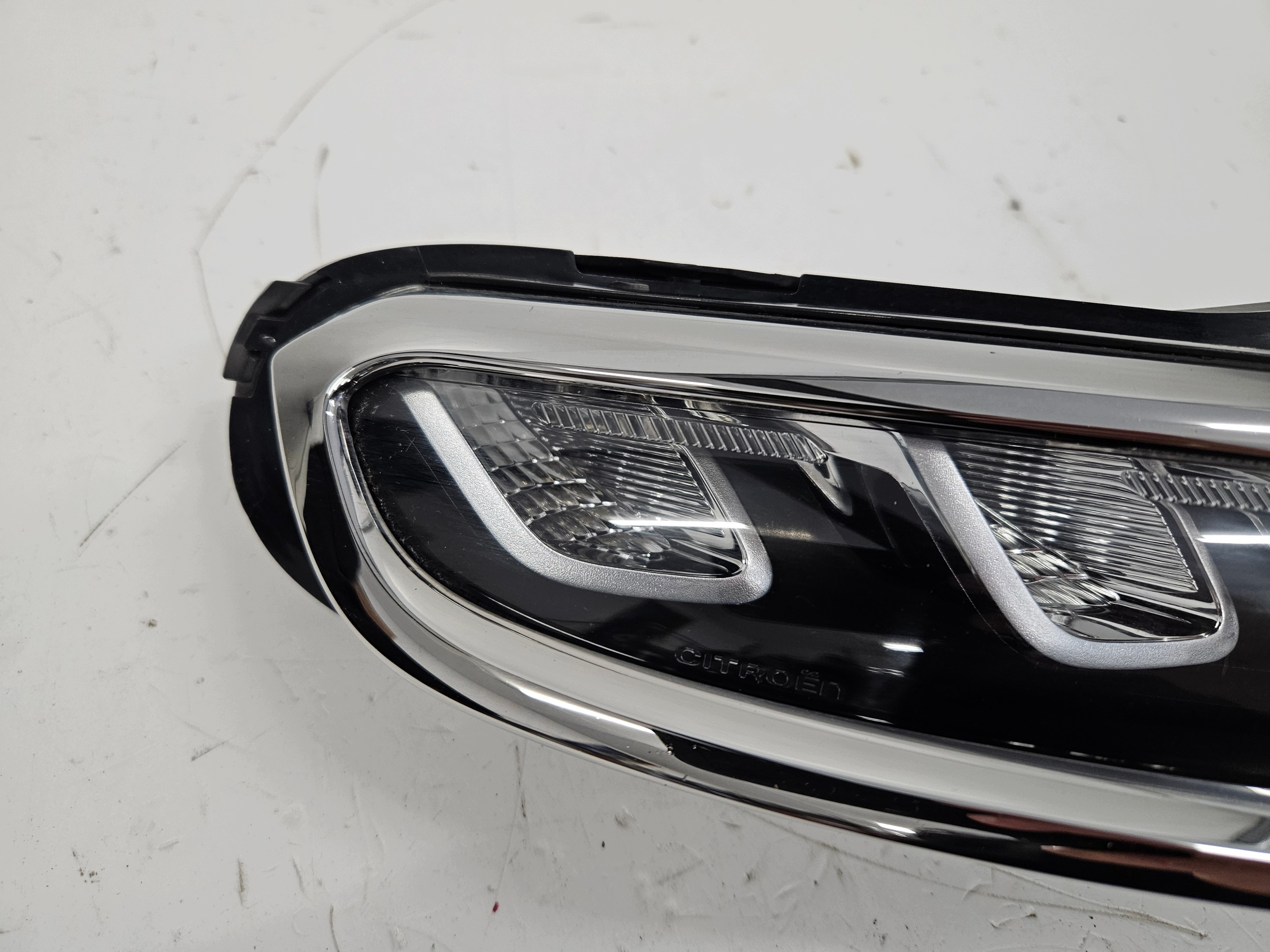 OEM 9823312980 Farol Direito LED DRL para Citroen C3 III image 7
