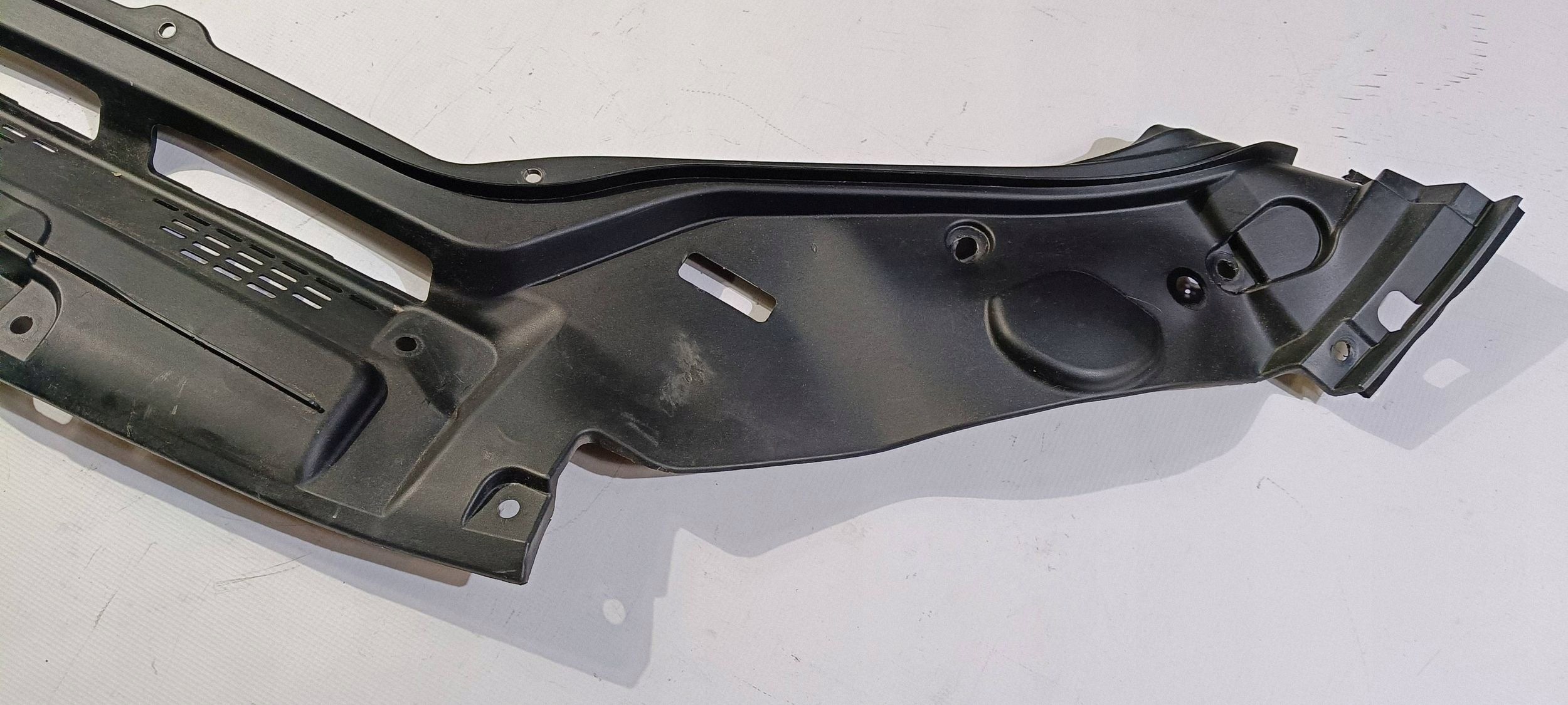 Support radiateur Maserati OE OEM 670042318 Occasion image 4