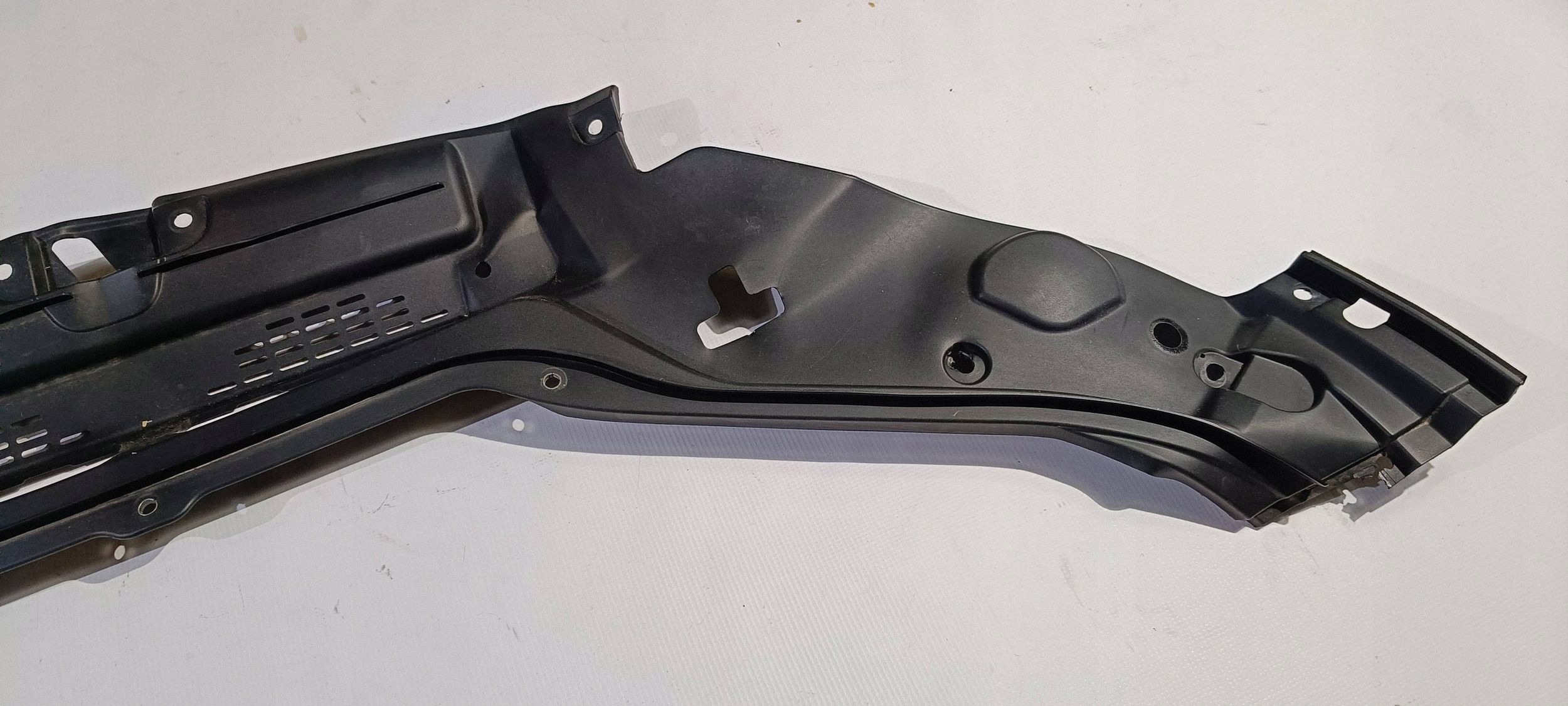 Support radiateur Maserati OE OEM 670042318 Occasion image 7