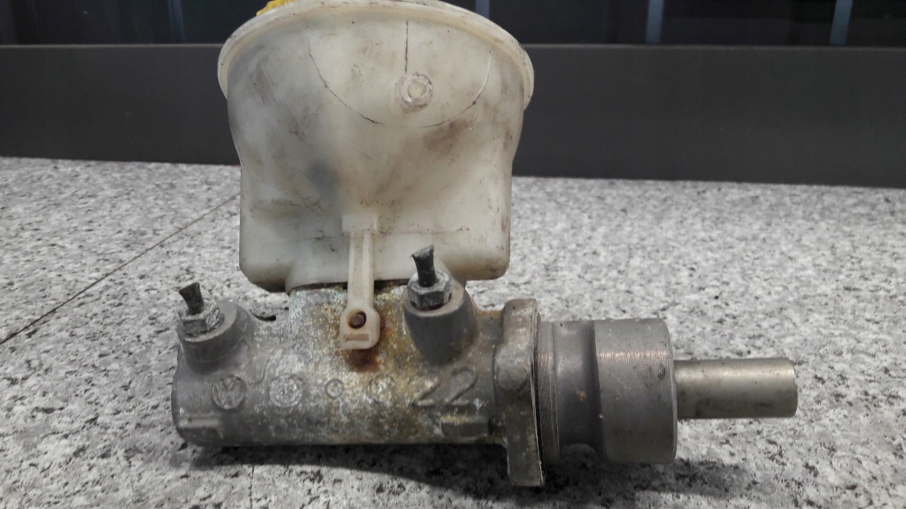 Käytetty VW Jarru sylinteri OEM 21026499 Caddy III