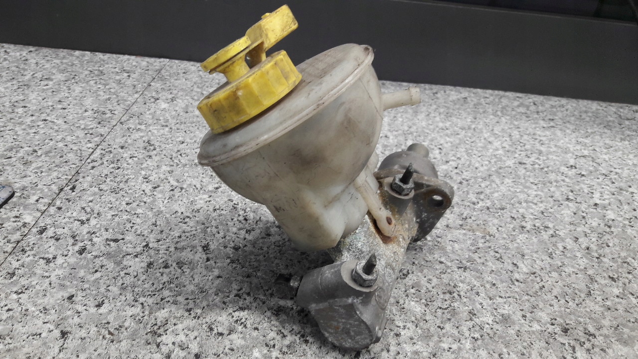 Cilindro de travão VW usado OEM 21026499 Caddy III image 3