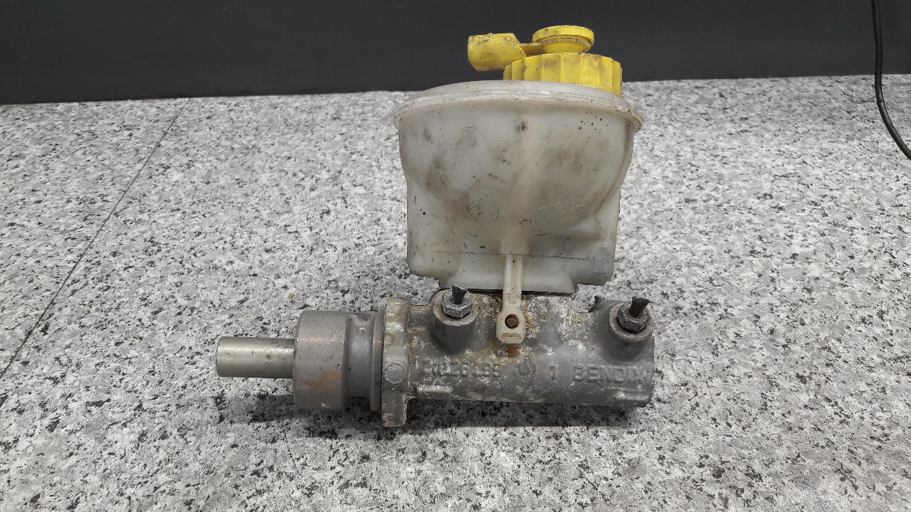 Cilindro de travão VW usado OEM 21026499 Caddy III image 5