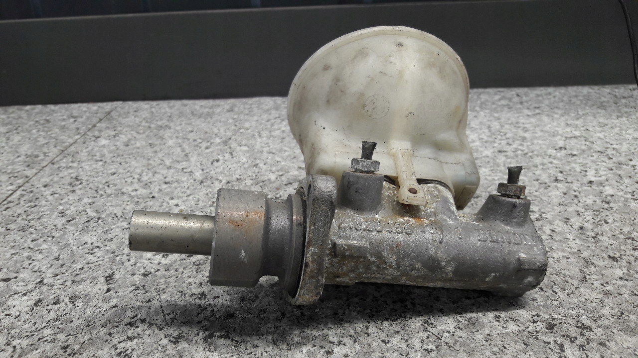 Cilindro de travão VW usado OEM 21026499 Caddy III image 6