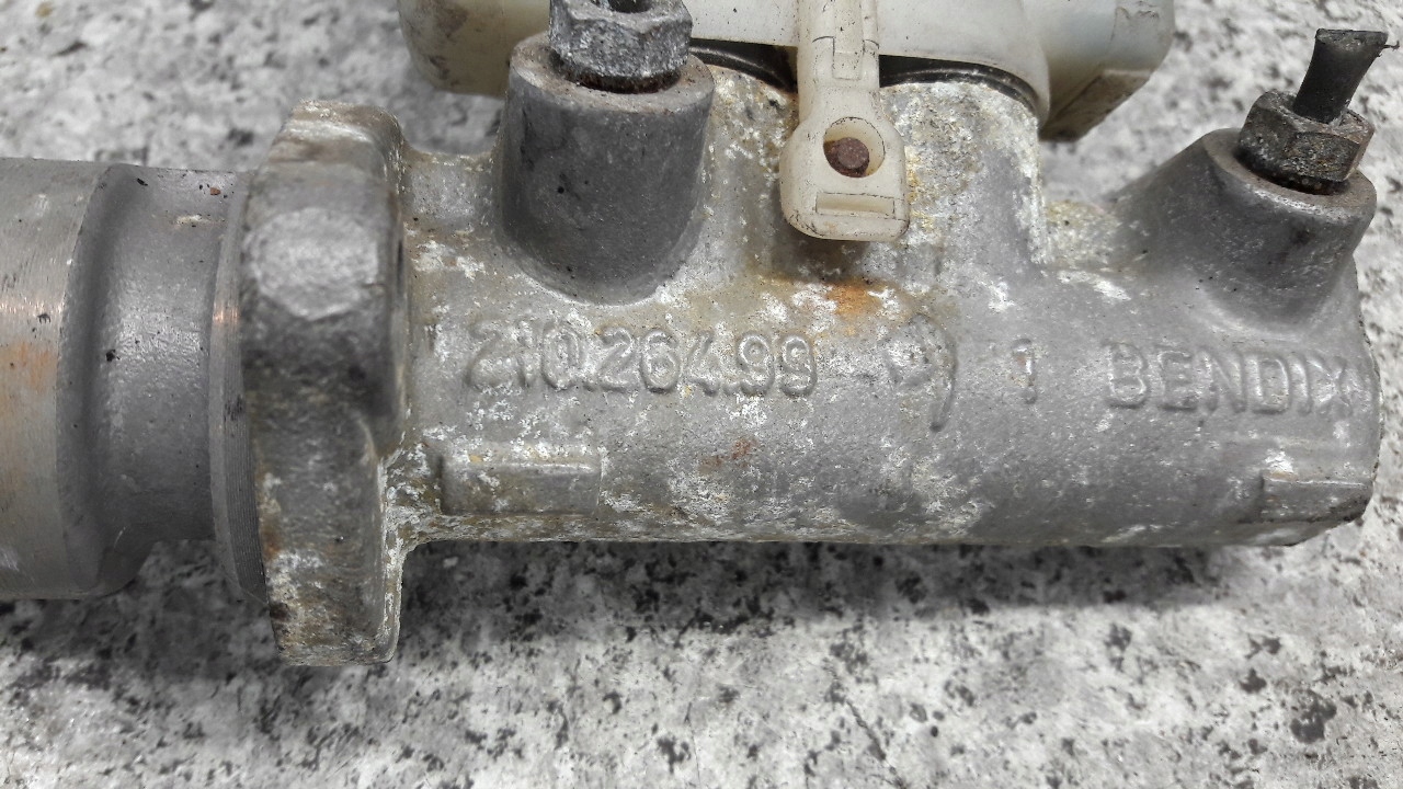 Cilindro de travão VW usado OEM 21026499 Caddy III image 7