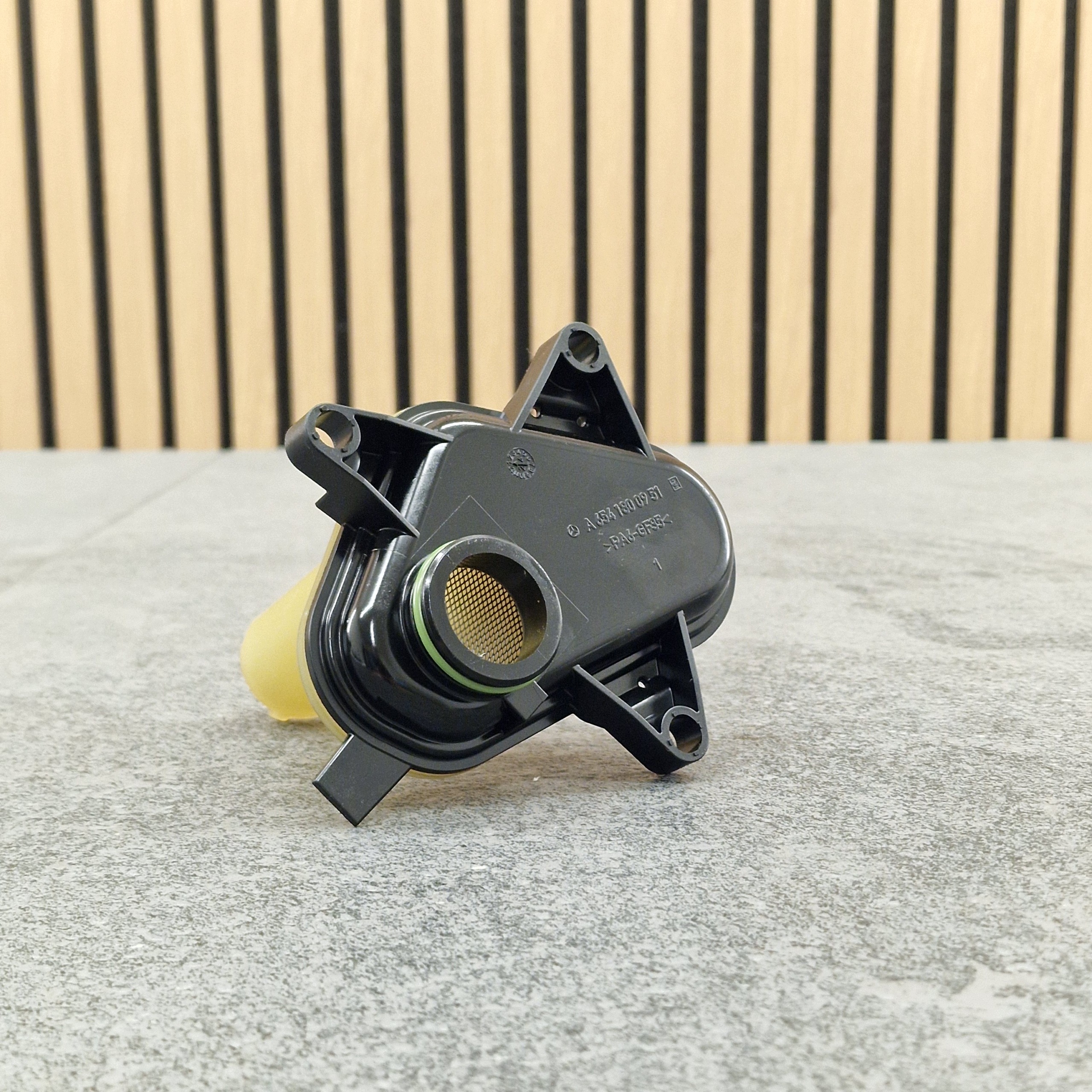Mercedes-Benz Ölabscheider OEM A6541800951 Gebraucht image 2