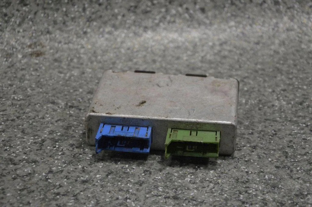 BMW Mukavuusmoduuli OEM 61351379379 5-sarja E34