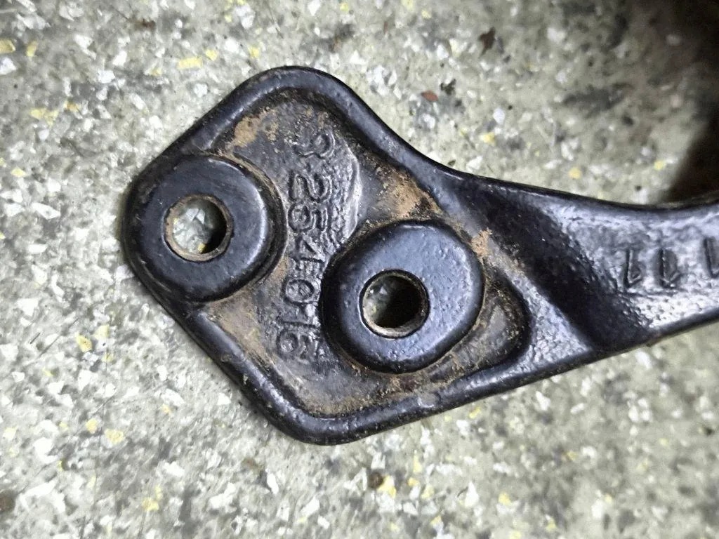 BMW OE 8254016 Boot Lid Hinge - Used image 4