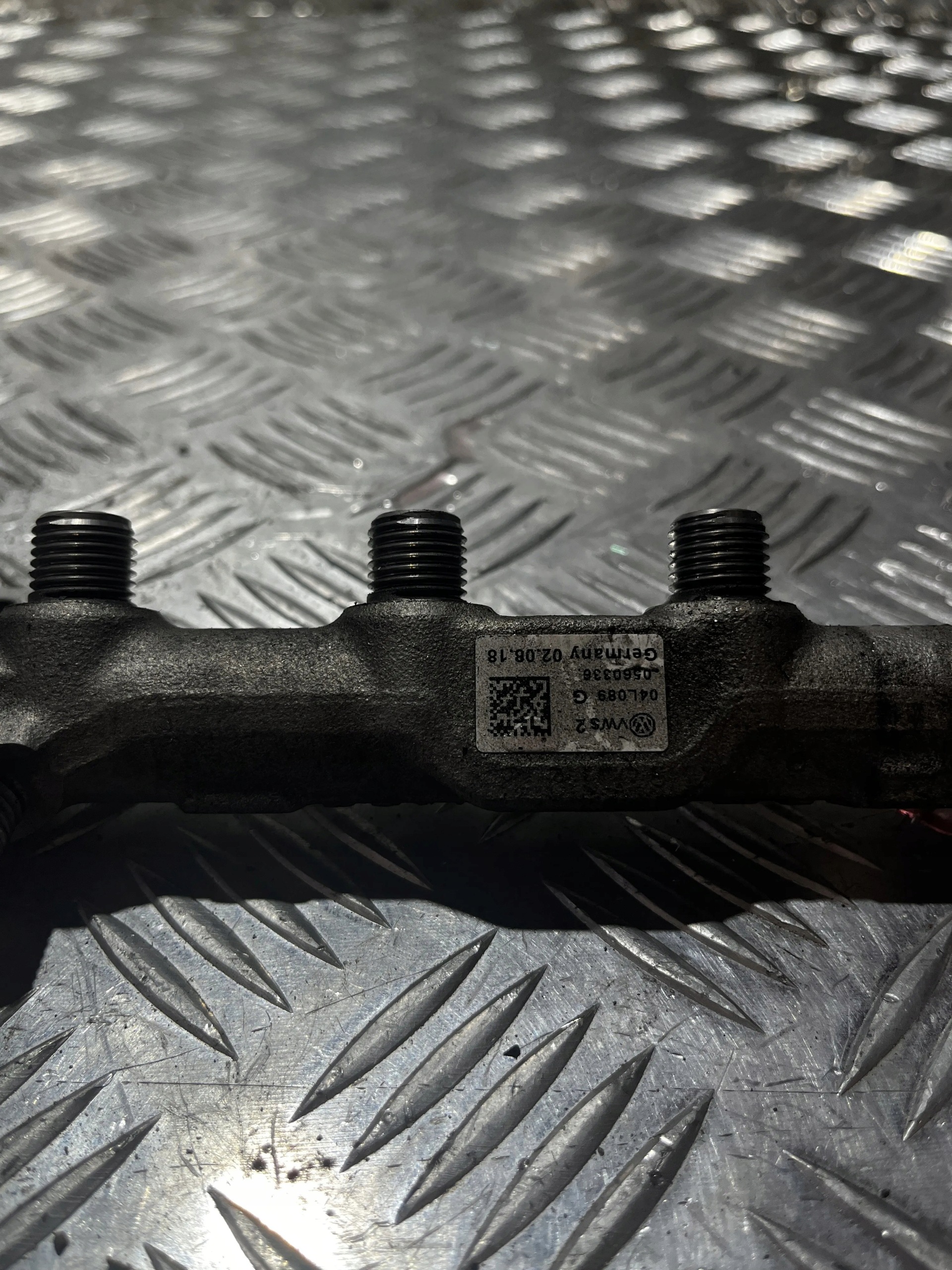 Inspuitrail OEM 04L089G voor Skoda Superb I 1.9 TDI