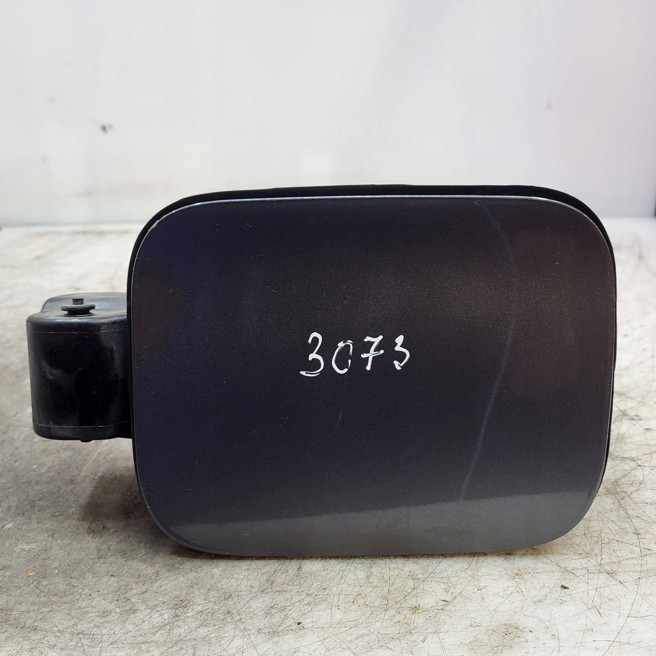 Hyundai i40 Kraftstoffklappe OEM 81596-3Z000 - Gebraucht image 2