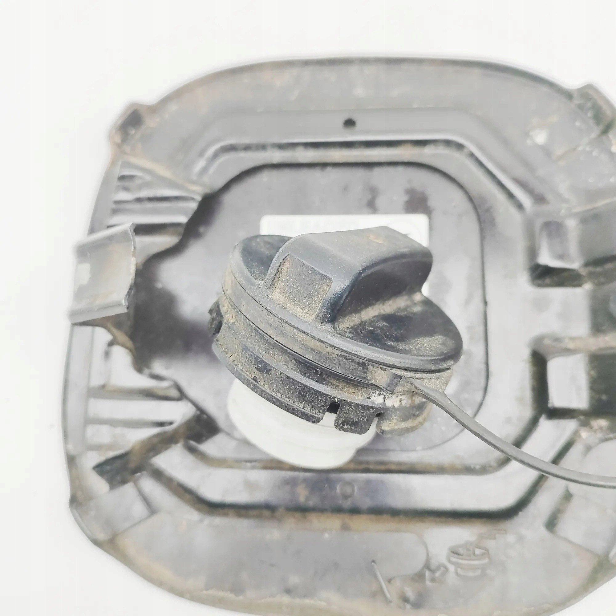 Mitsubishi Outlander polttoainelippa OEM 1711A109 2018 image 5