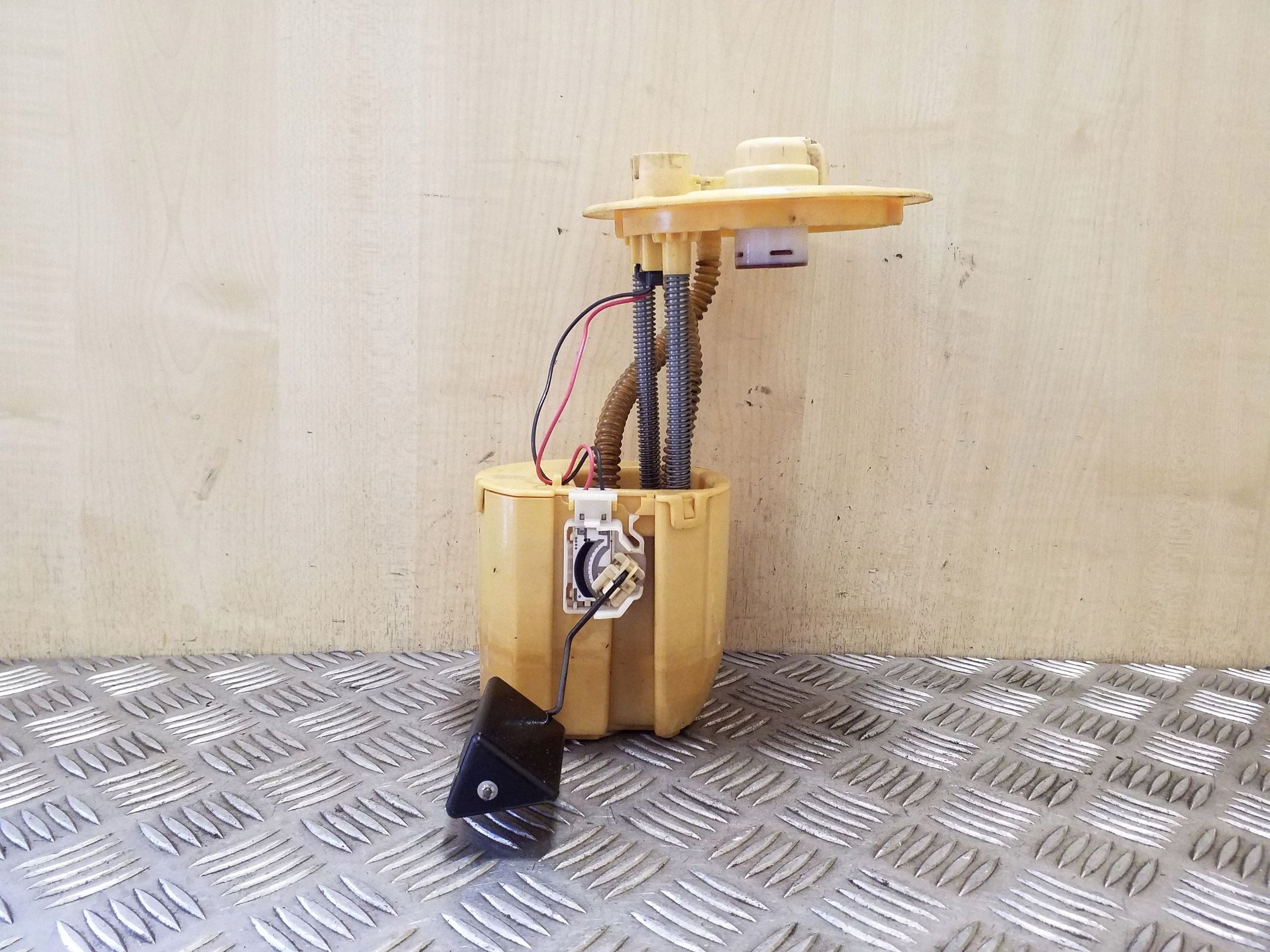 Bomba de combustível OEM 770100F020 para Toyota Corolla Verso image 2