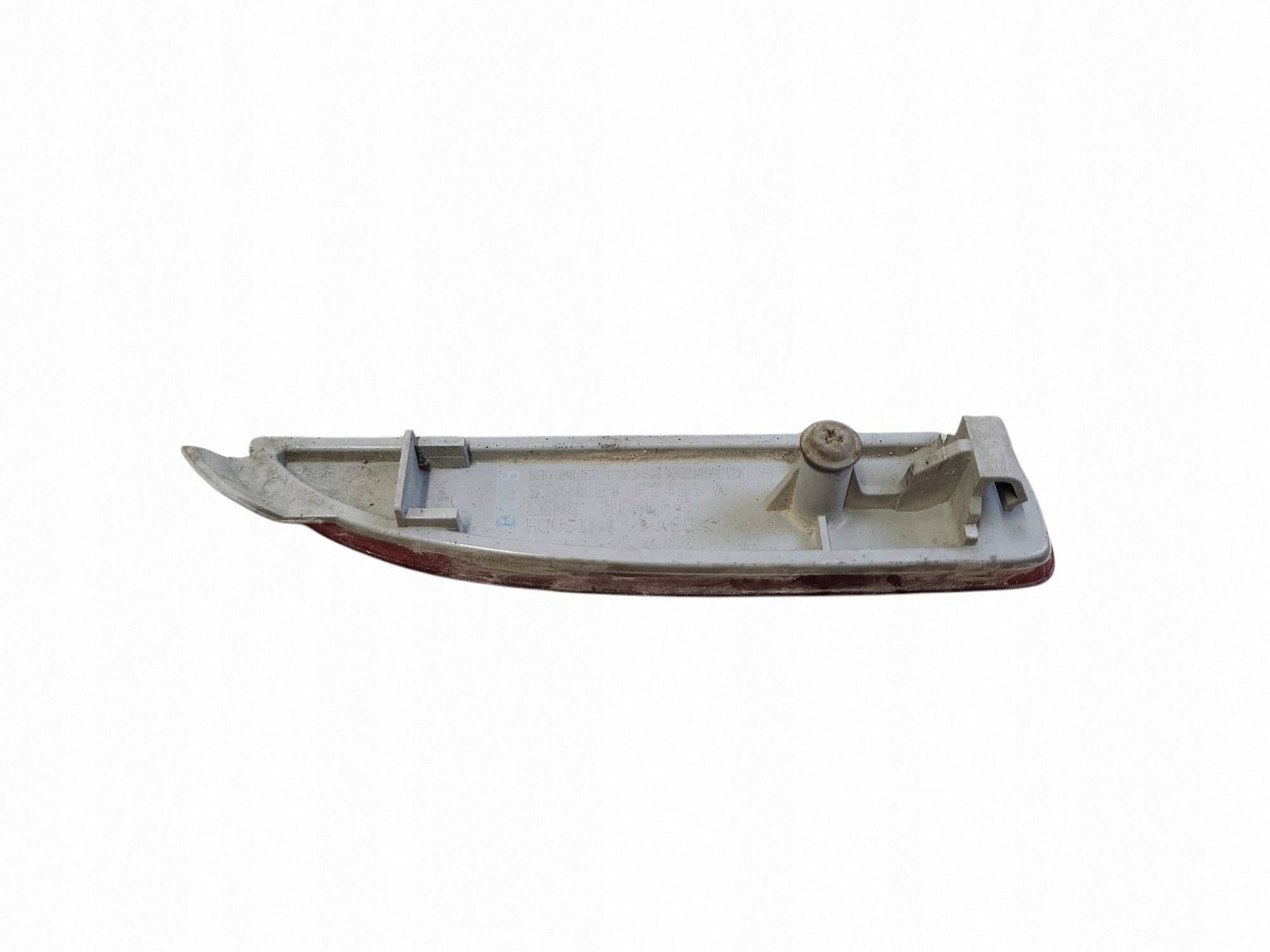 Mazda 5 takaoikea puskurin heijastin OEM P3945A