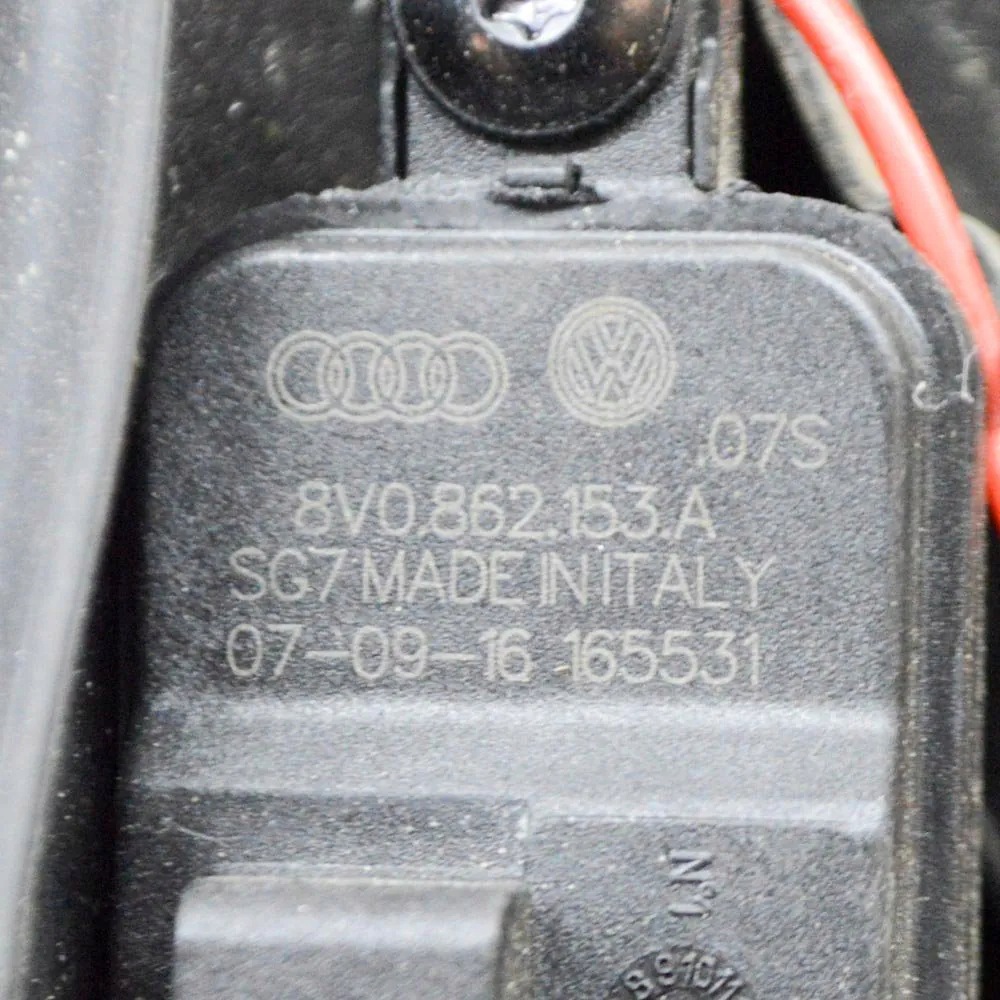 Audi A3 Tankklappe OEM 8V5809906 - Gebraucht image 5