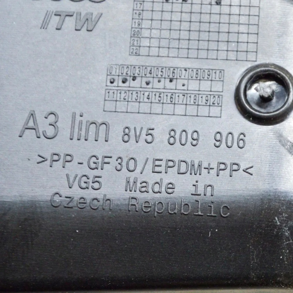 Audi A3 Tankklappe OEM 8V5809906 - Gebraucht image 6