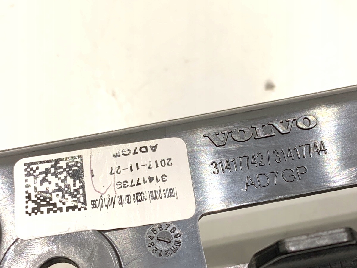 Volvo XC60 II radion konsolin kehys OEM 31417742 image 5