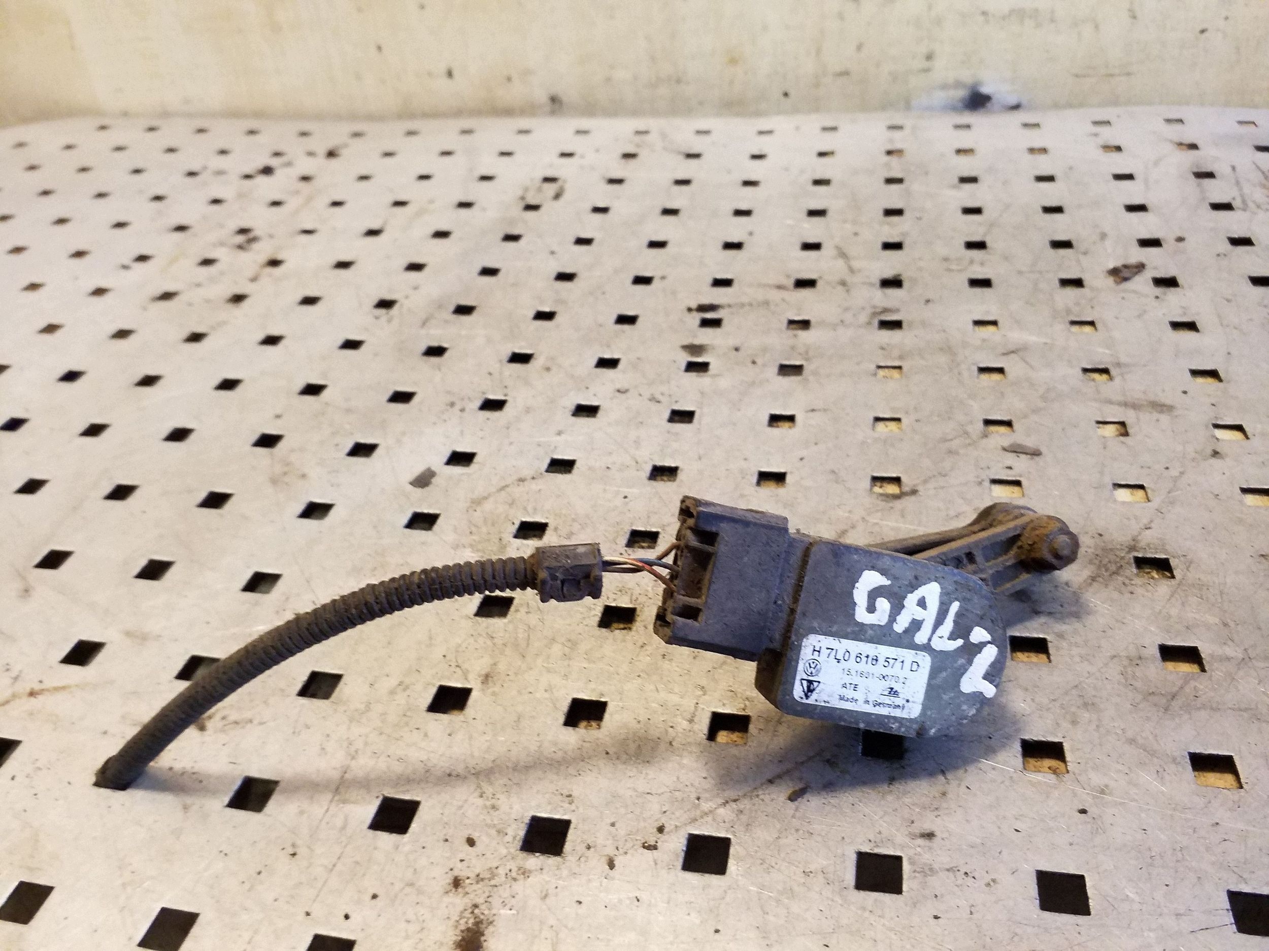 OEM 7L0616571D Headlight Level Sensor - Used Audi OE image 2
