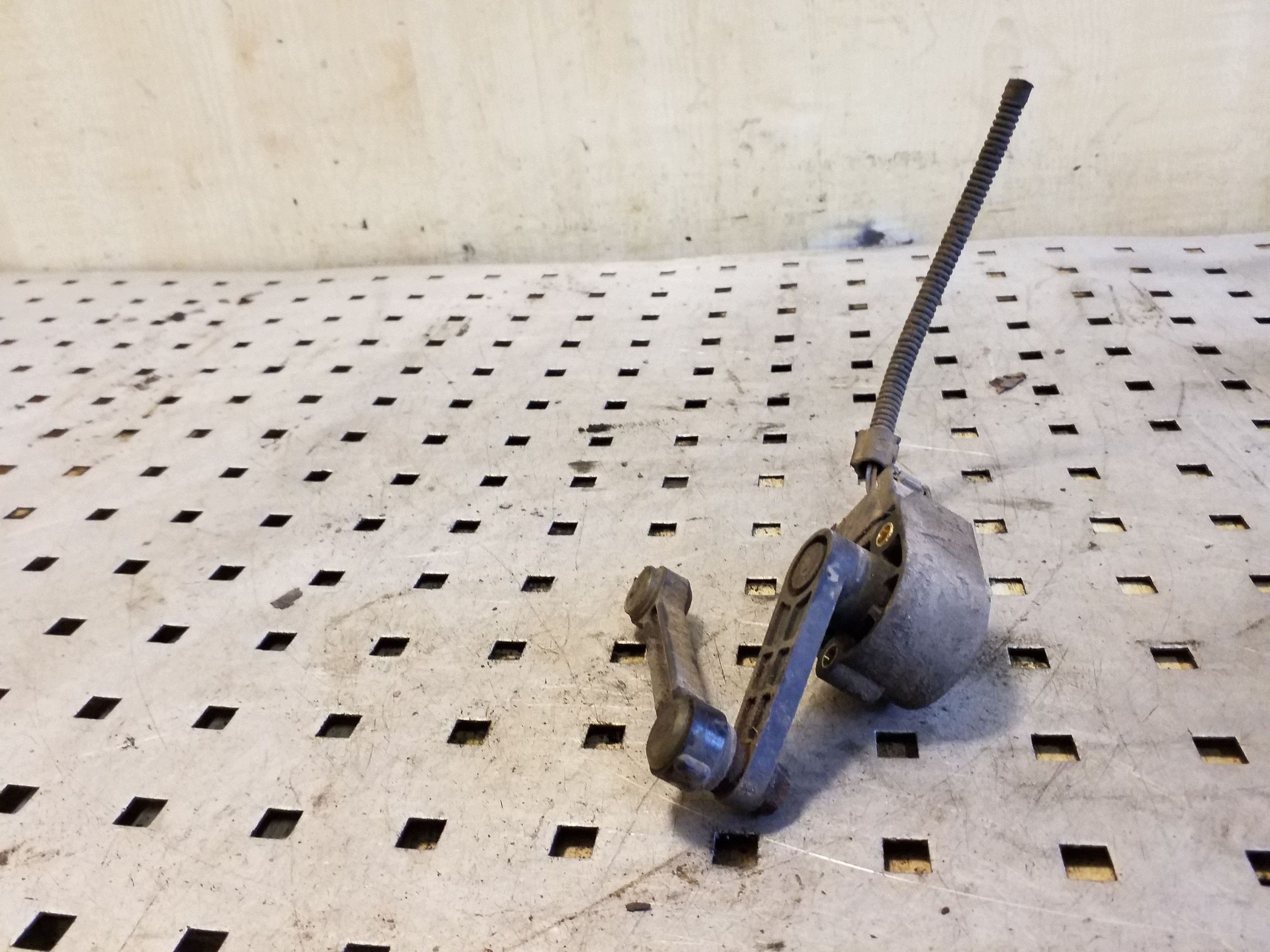 Ajovalon Tason Anturi OEM 7L0616571D - Käytetty Audi OE