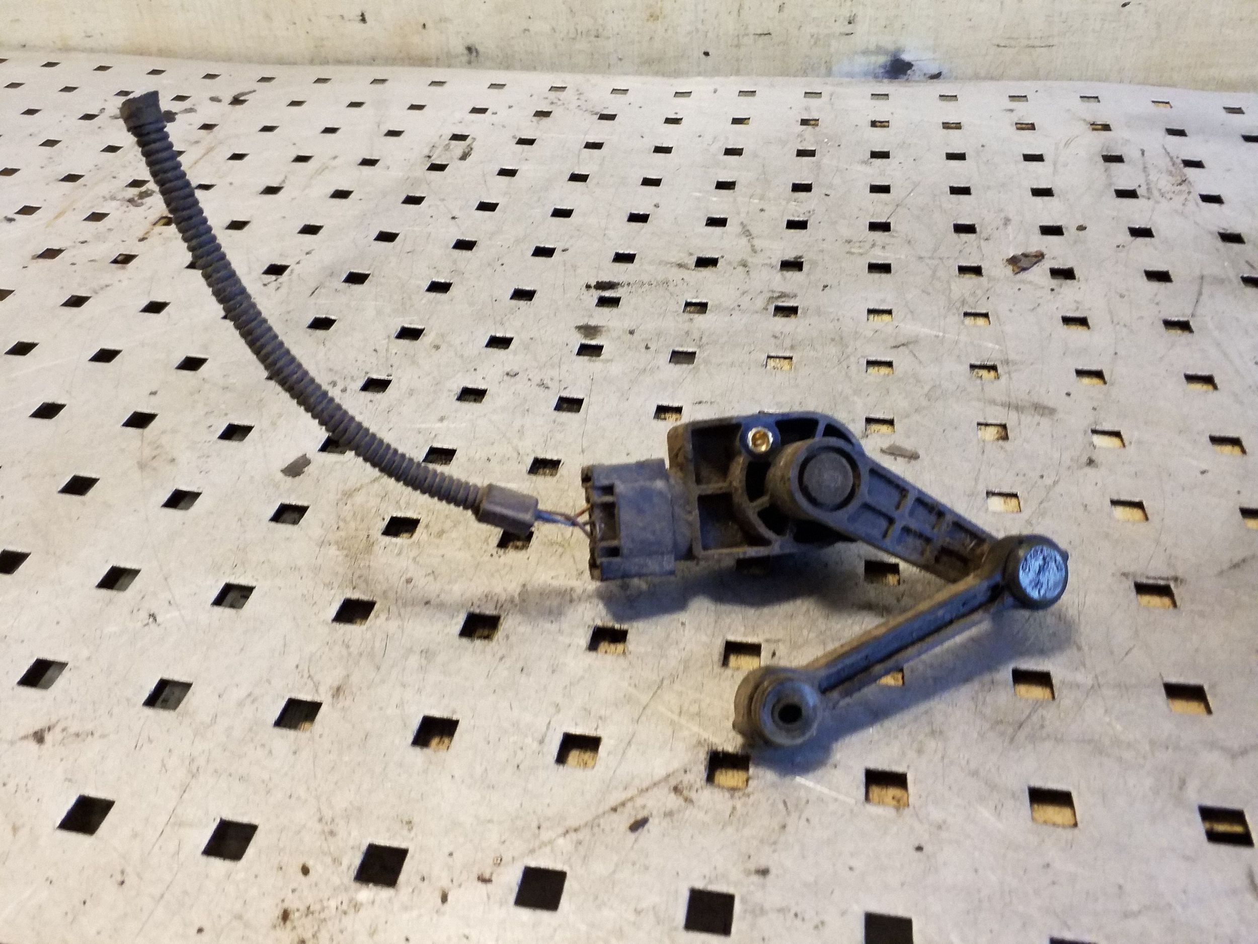 OEM 7L0616571D Headlight Level Sensor - Used Audi OE image 4