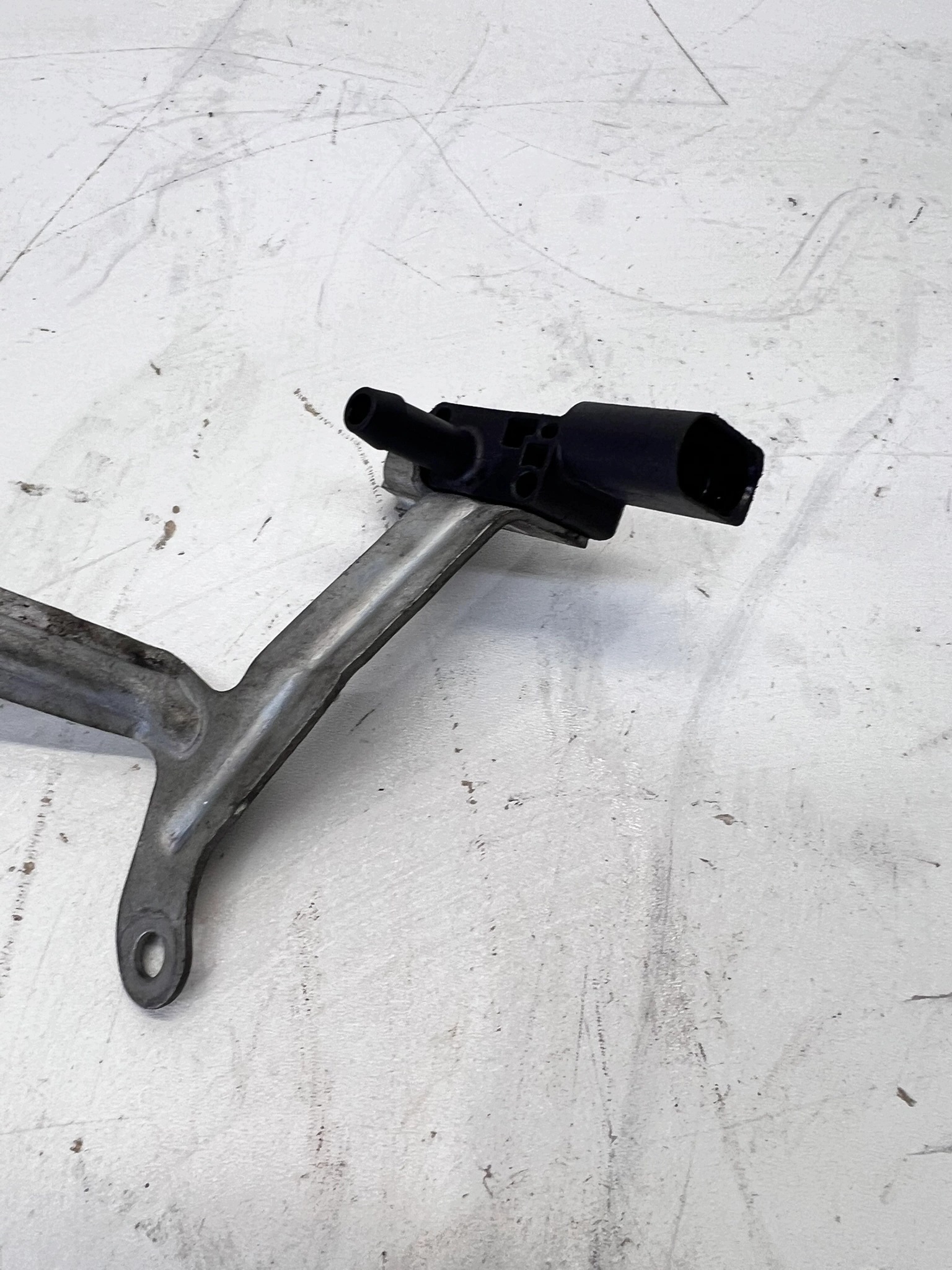 MAP-anturi OEM 04L906051C Audi A6 Avant 2.0L image 4