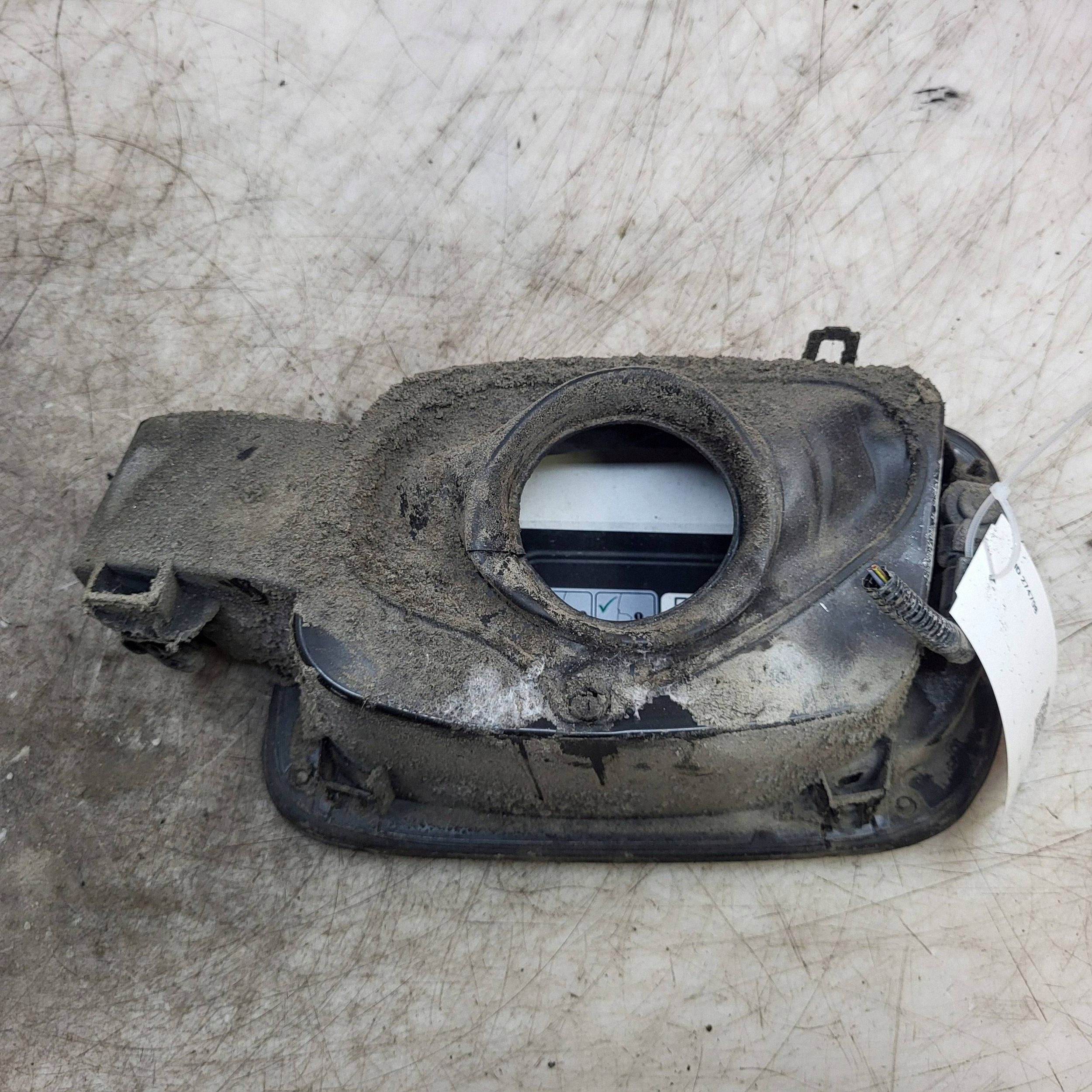 Tapa de combustible Vauxhall Insignia OEM 84384298 - Usado image 3