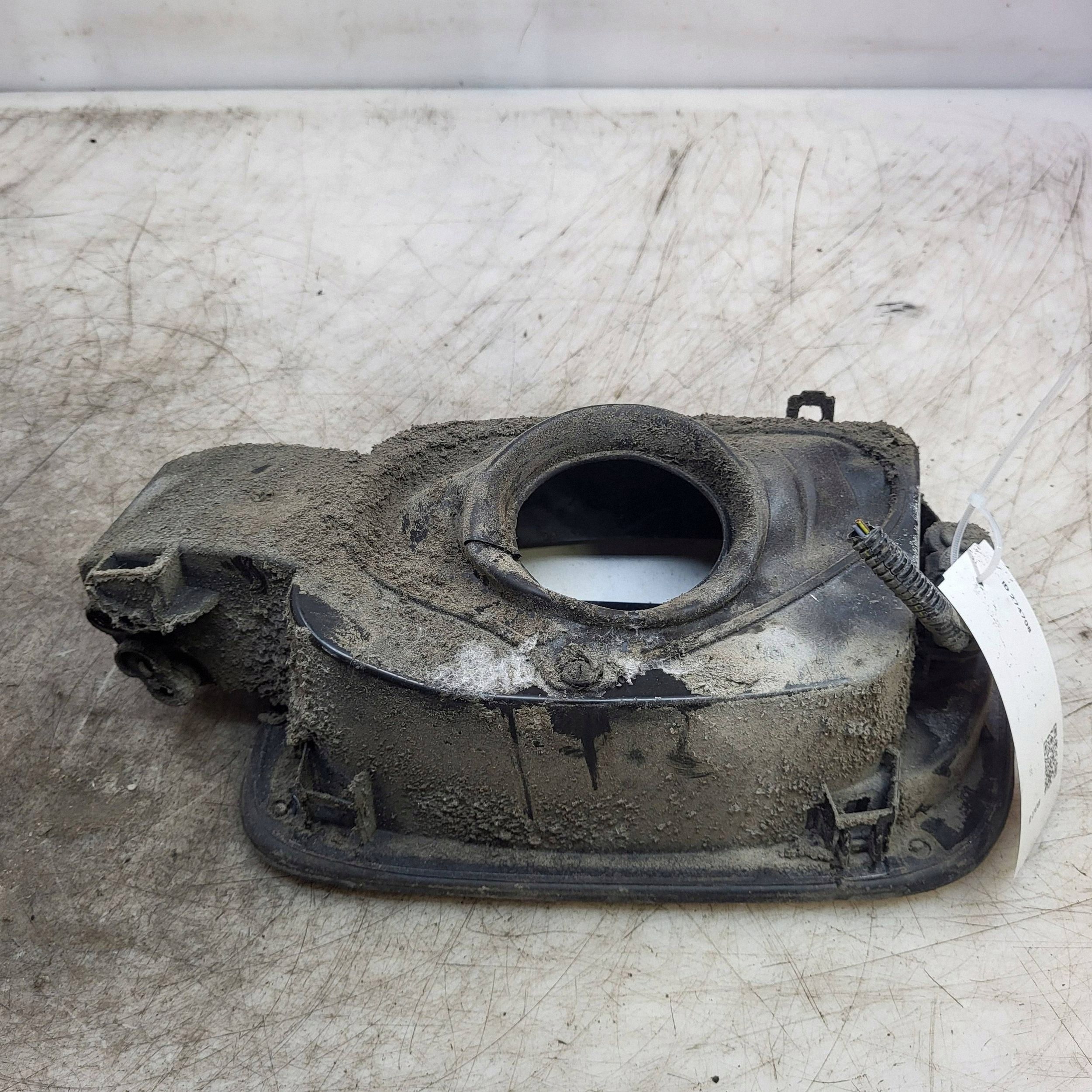 Tapa de combustible Vauxhall Insignia OEM 84384298 - Usado image 4