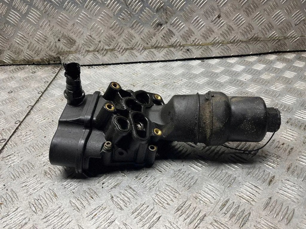 Ölfilterhalterung VW Touran OEM 06F115397H 2.0L image 2