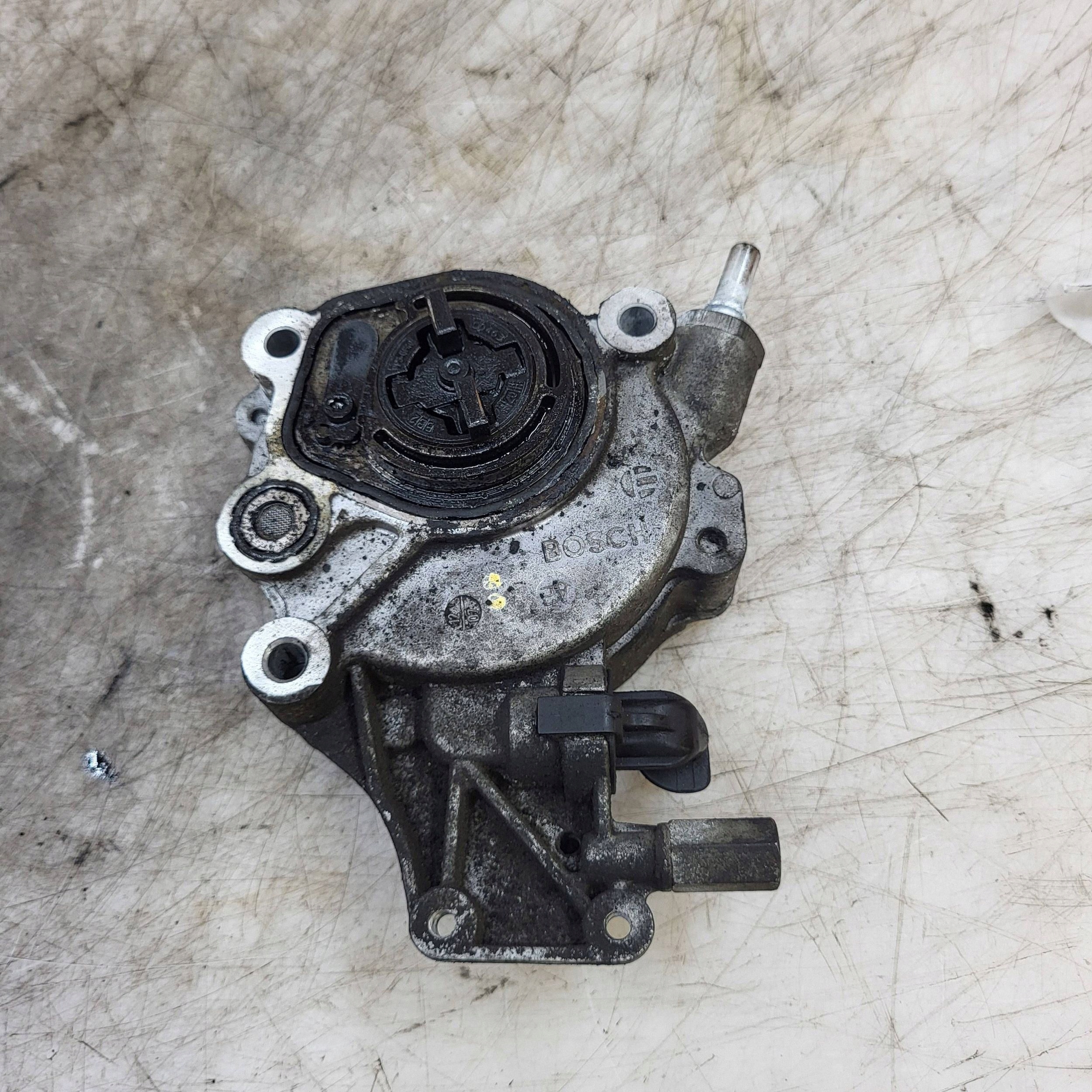 Bomba de vácuo Land Rover OEM D171B - Usada image 2