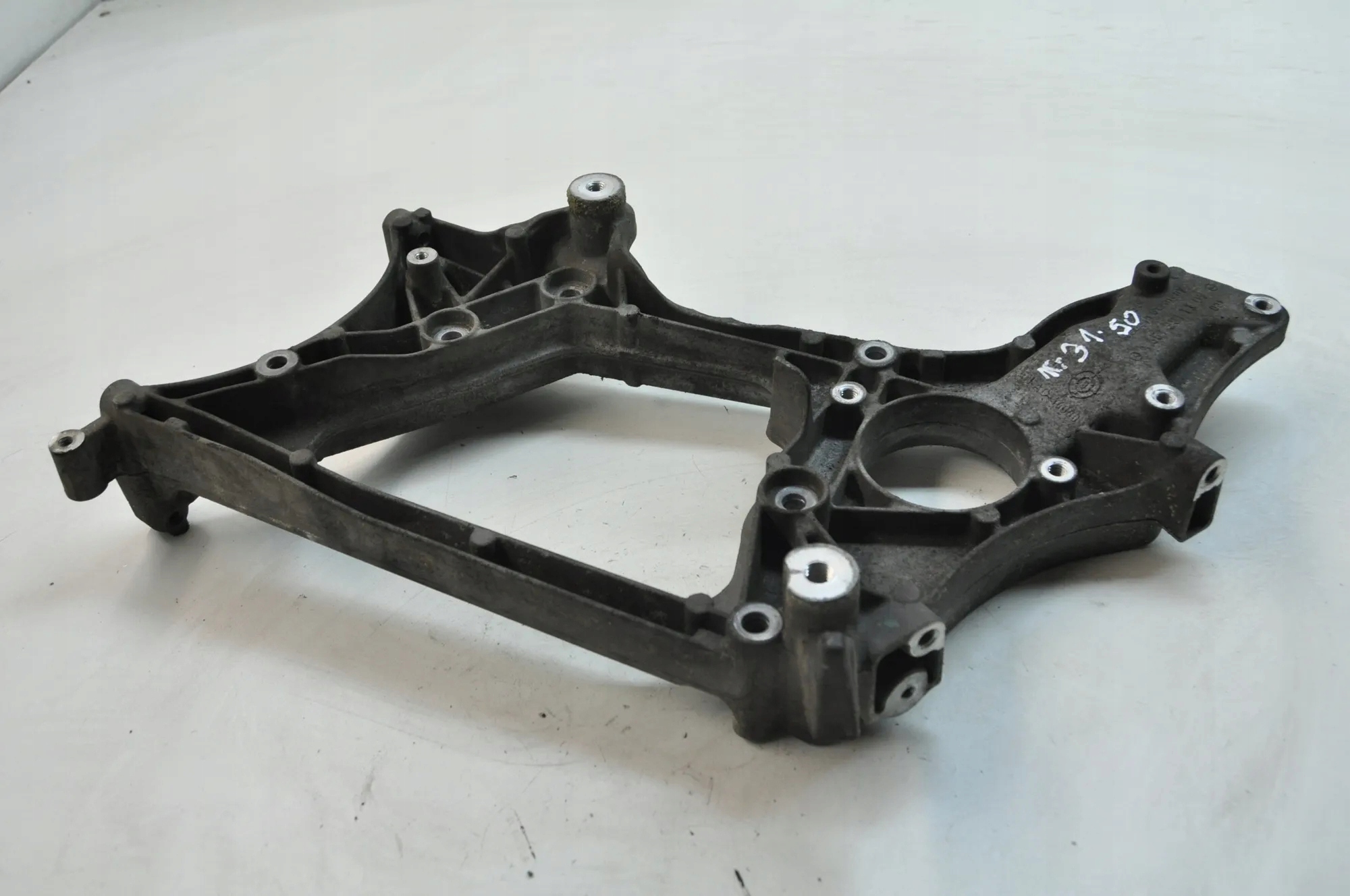 Mercedes-Benz takaväännönvaimennin OEM A6512011109