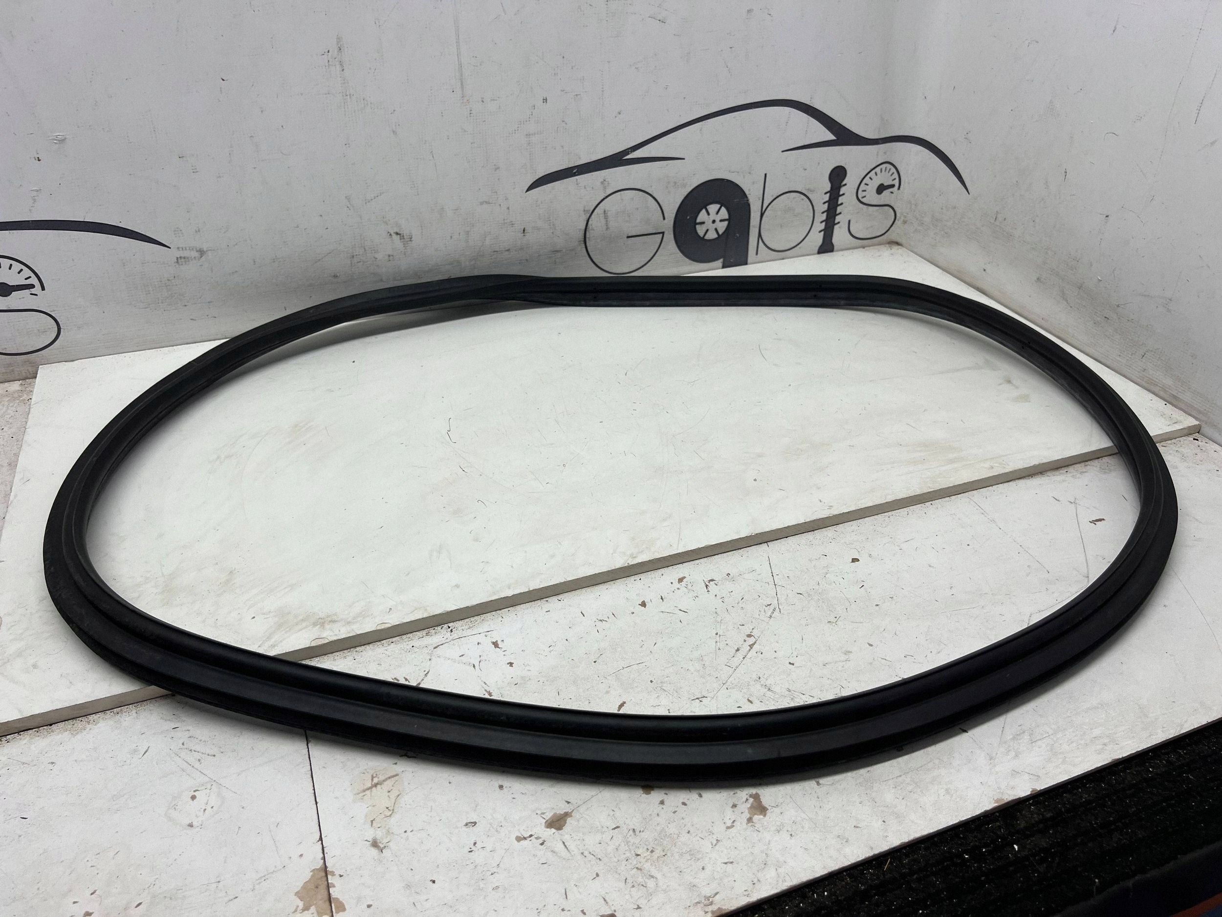 Junta do capô Porsche 911 991 OEM 99151161103 - Usado image 2