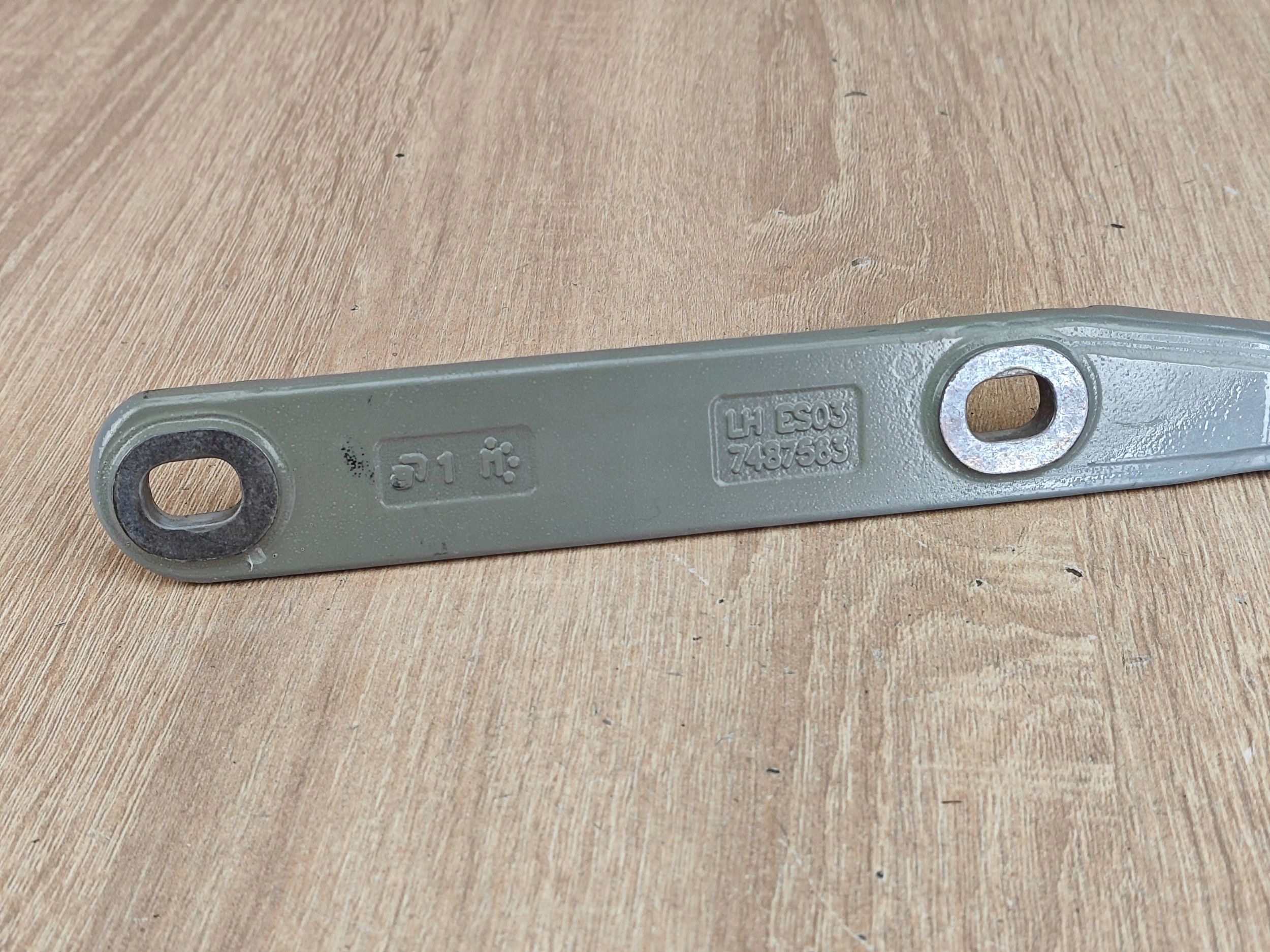 Takaluukun saranat OEM 7487563/7487564 BMW 4 G26