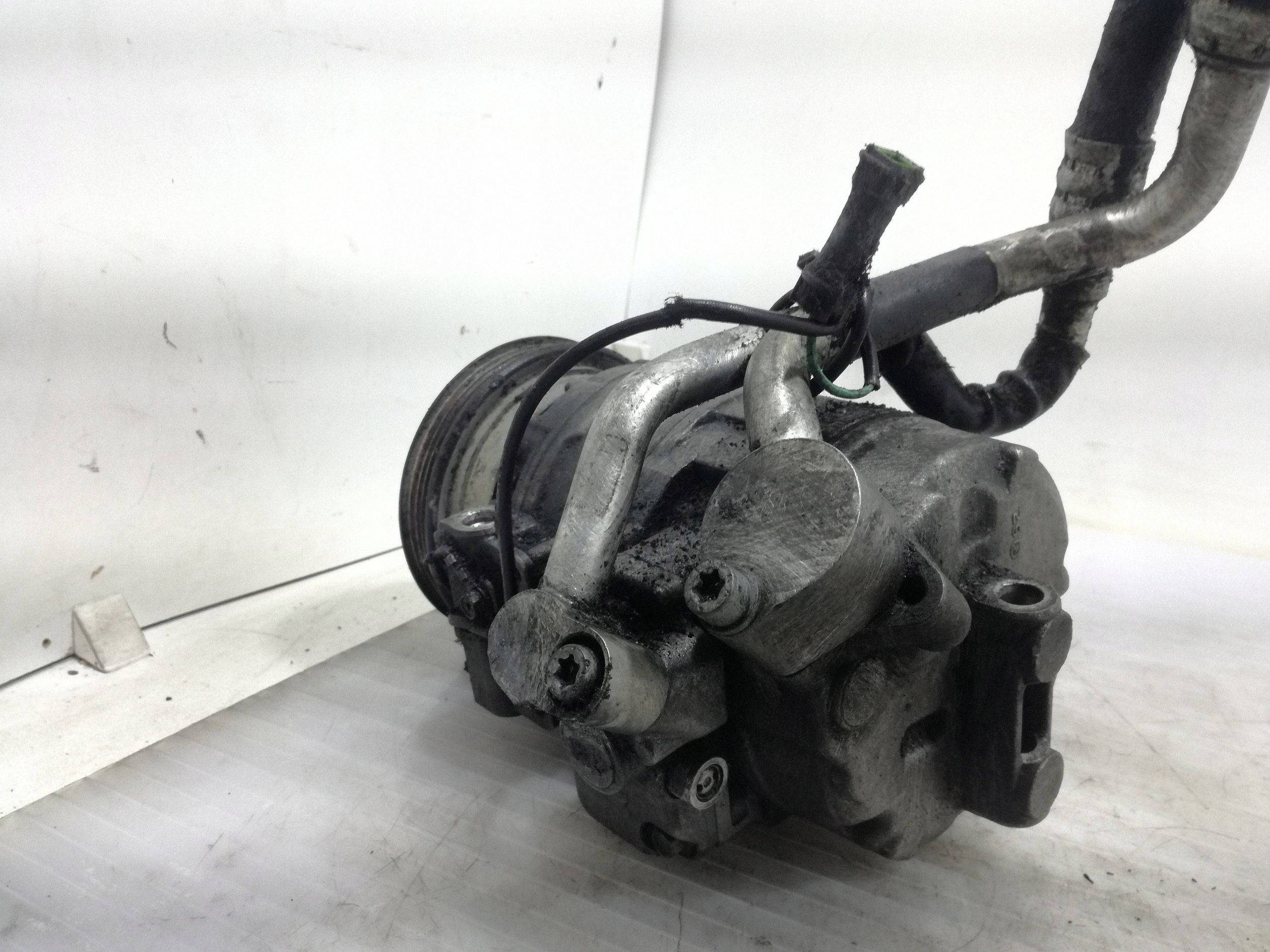 Compresseur Climatisation VW OEM 8D0260808 - Occasion image 3