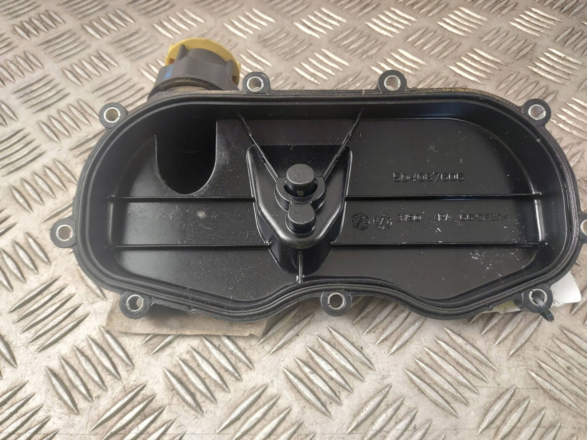 Iveco OE 504087606 Gebrauchte Steuerdeckel image 6